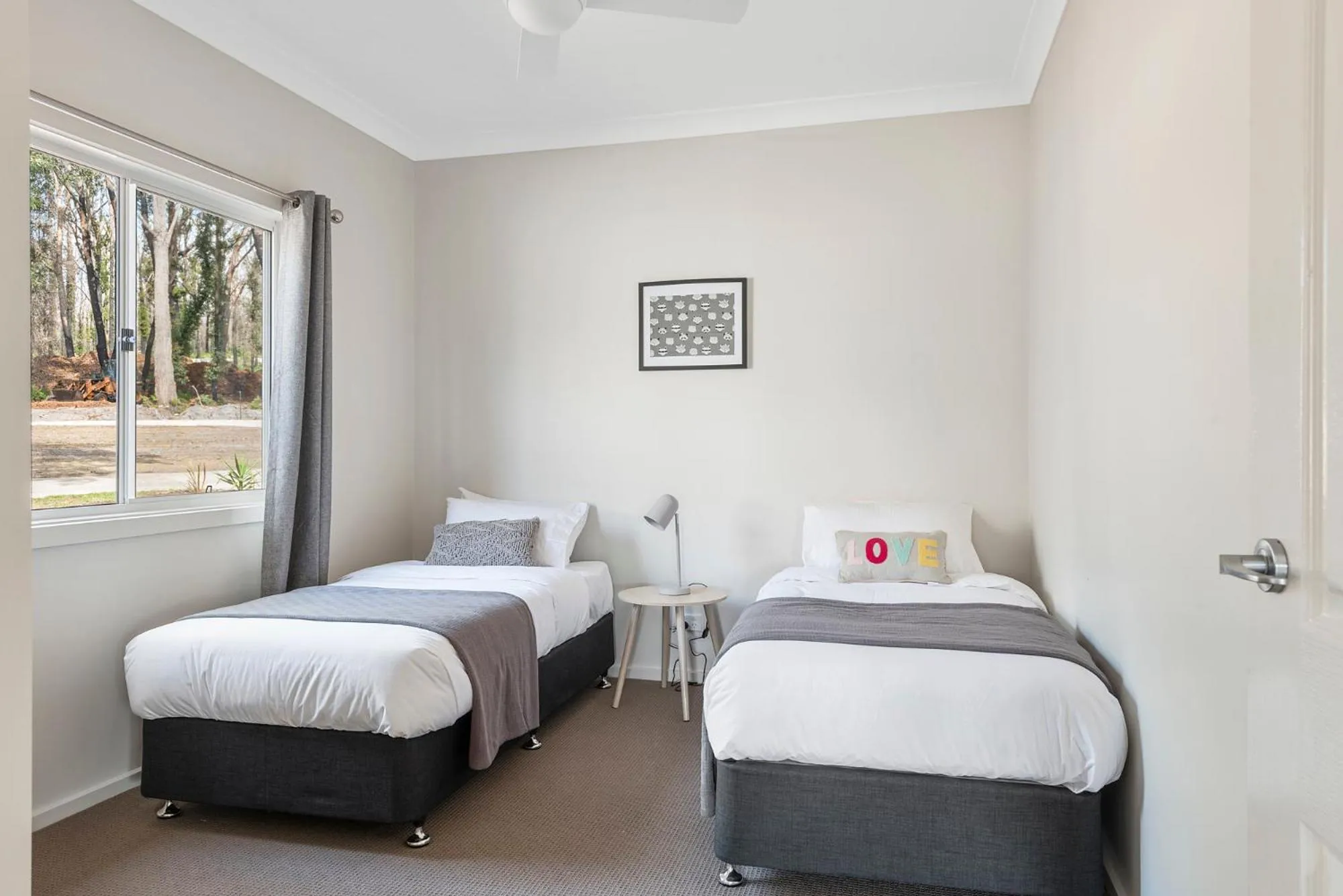 Bed in The Leaning Oak Holiday Lifestyles - Lake Conjola