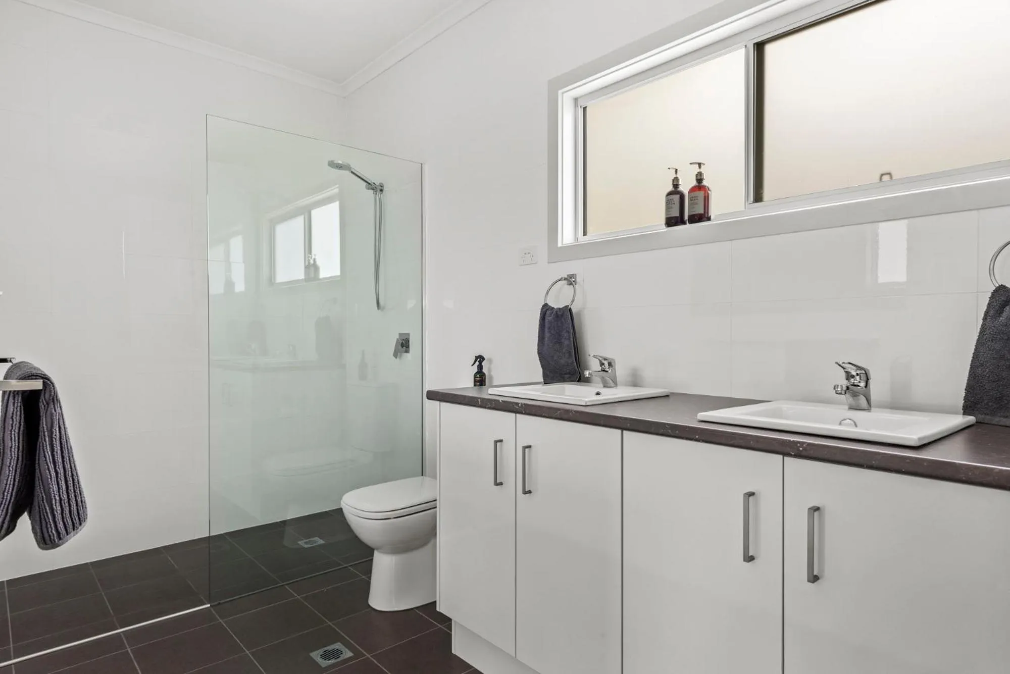 Shower in The Leaning Oak Holiday Lifestyles - Lake Conjola