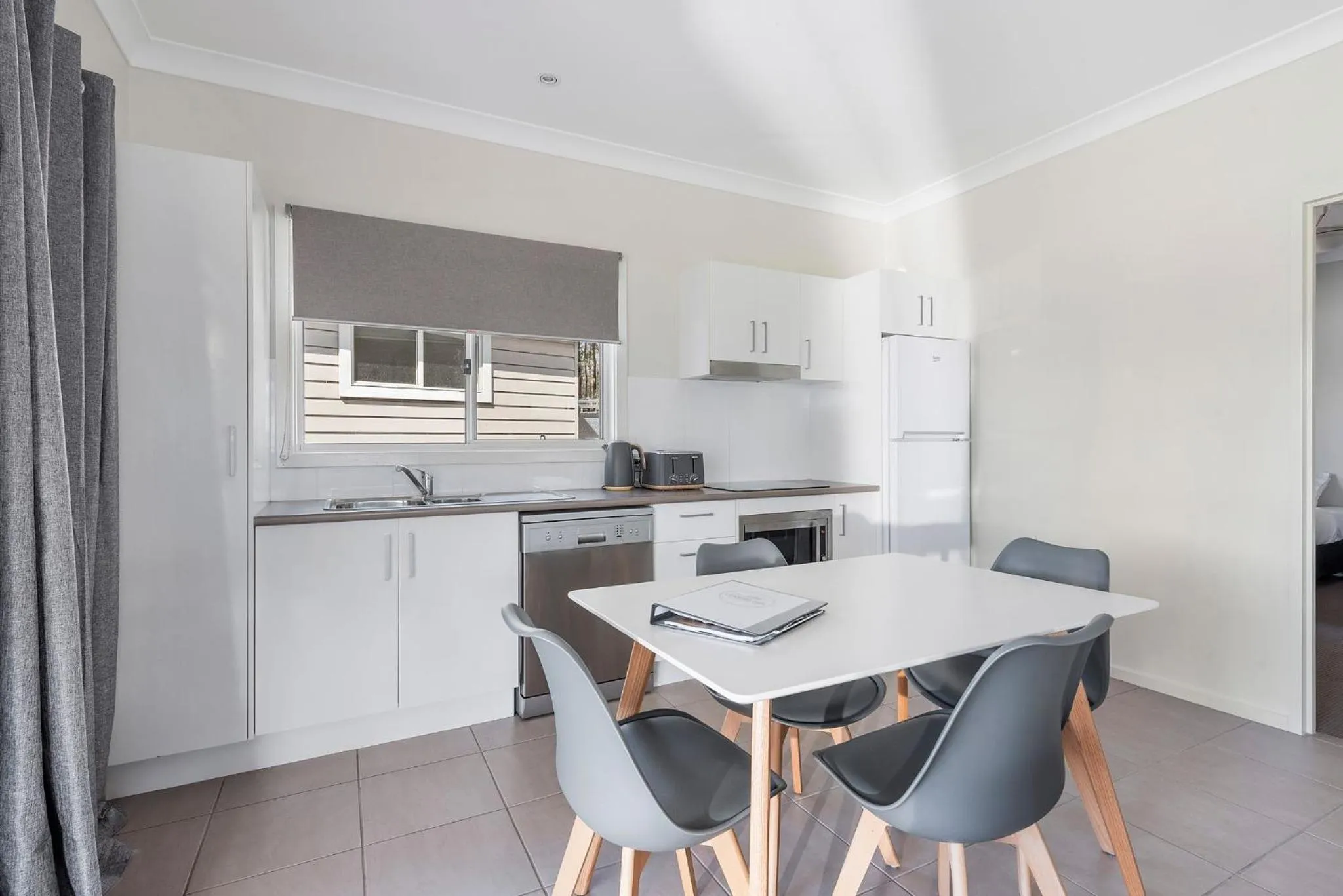 Kitchen or kitchenette in The Leaning Oak Holiday Lifestyles - Lake Conjola