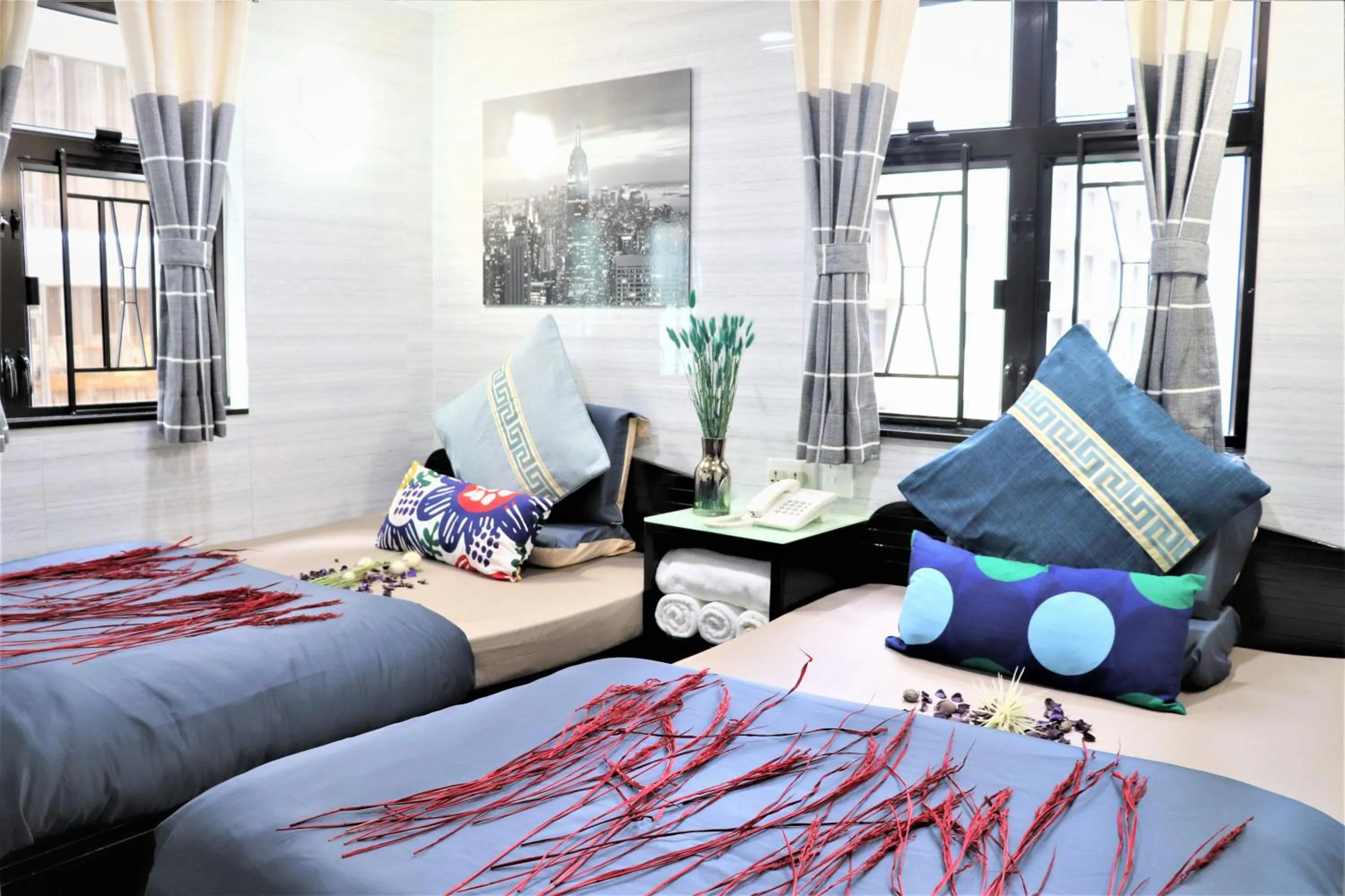 Bedroom, Bed in Metrocity Lounge