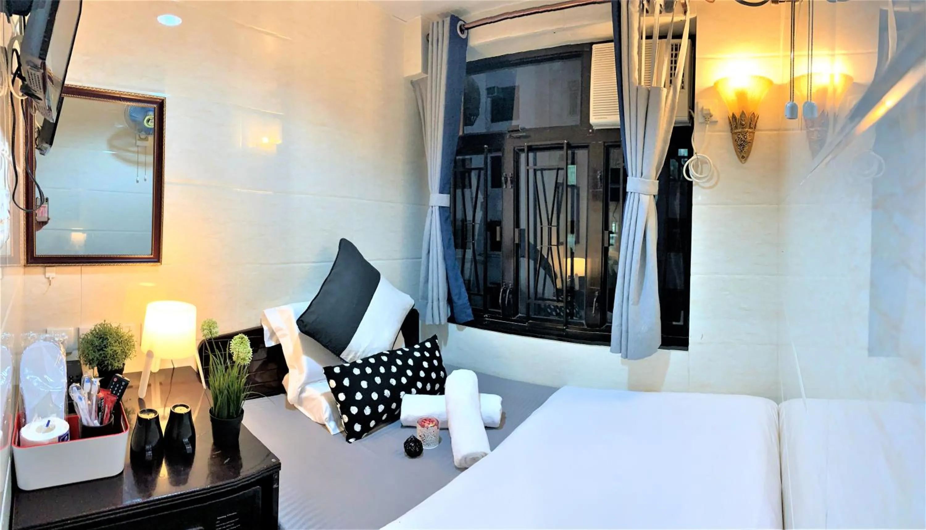 Bedroom, Bed in Metrocity Lounge