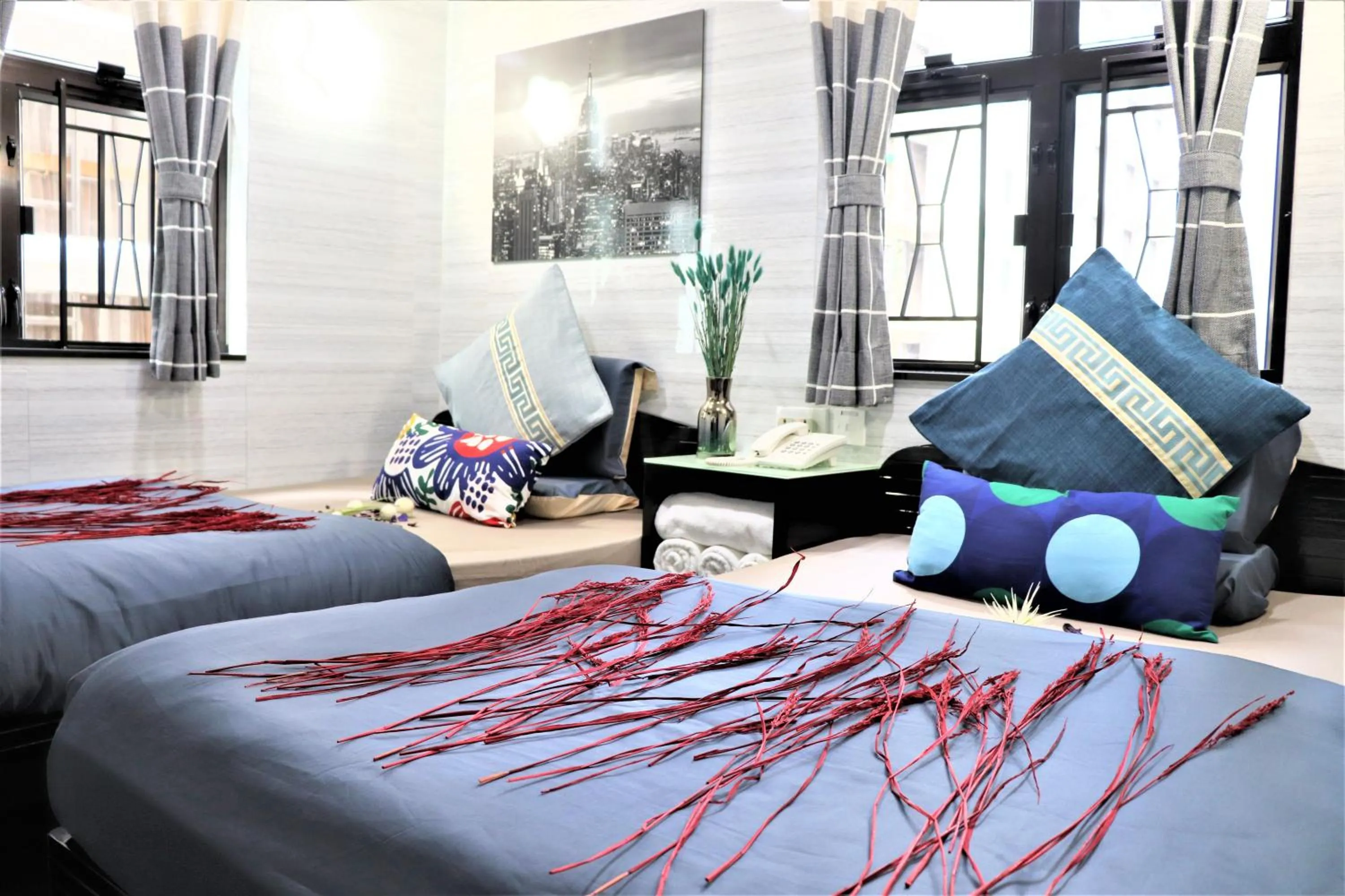 Bedroom, Bed in Metrocity Lounge