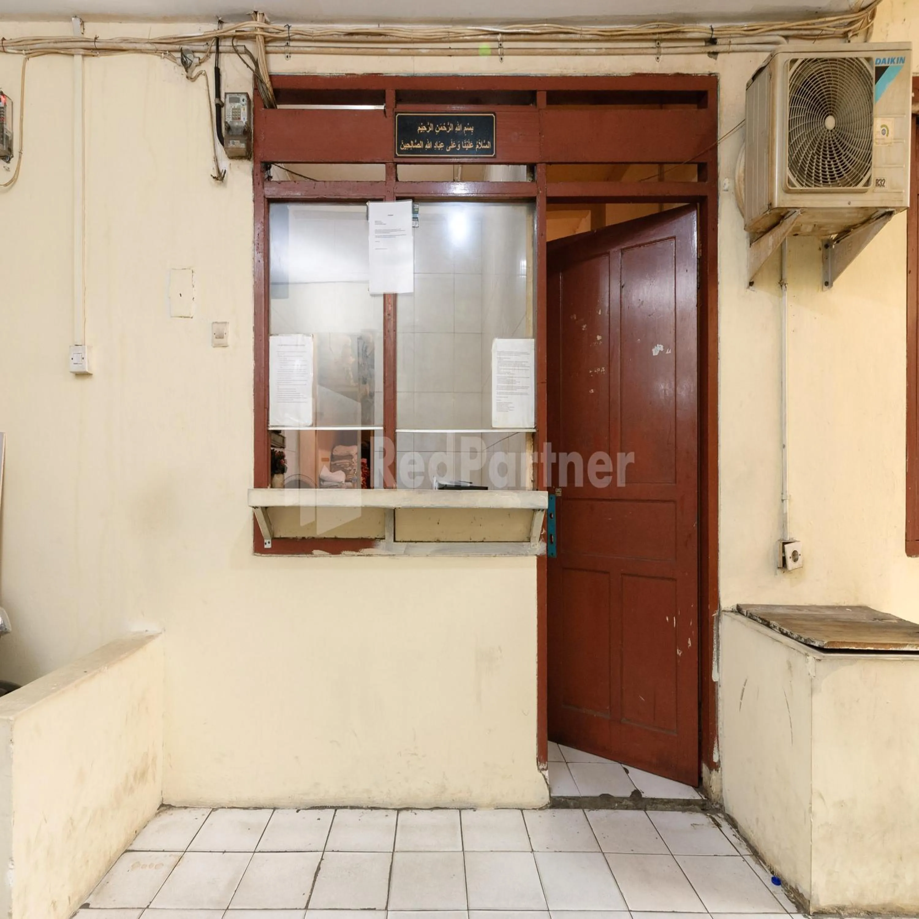 Lobby or reception in Pulogadung Residence by Nam RedPartner