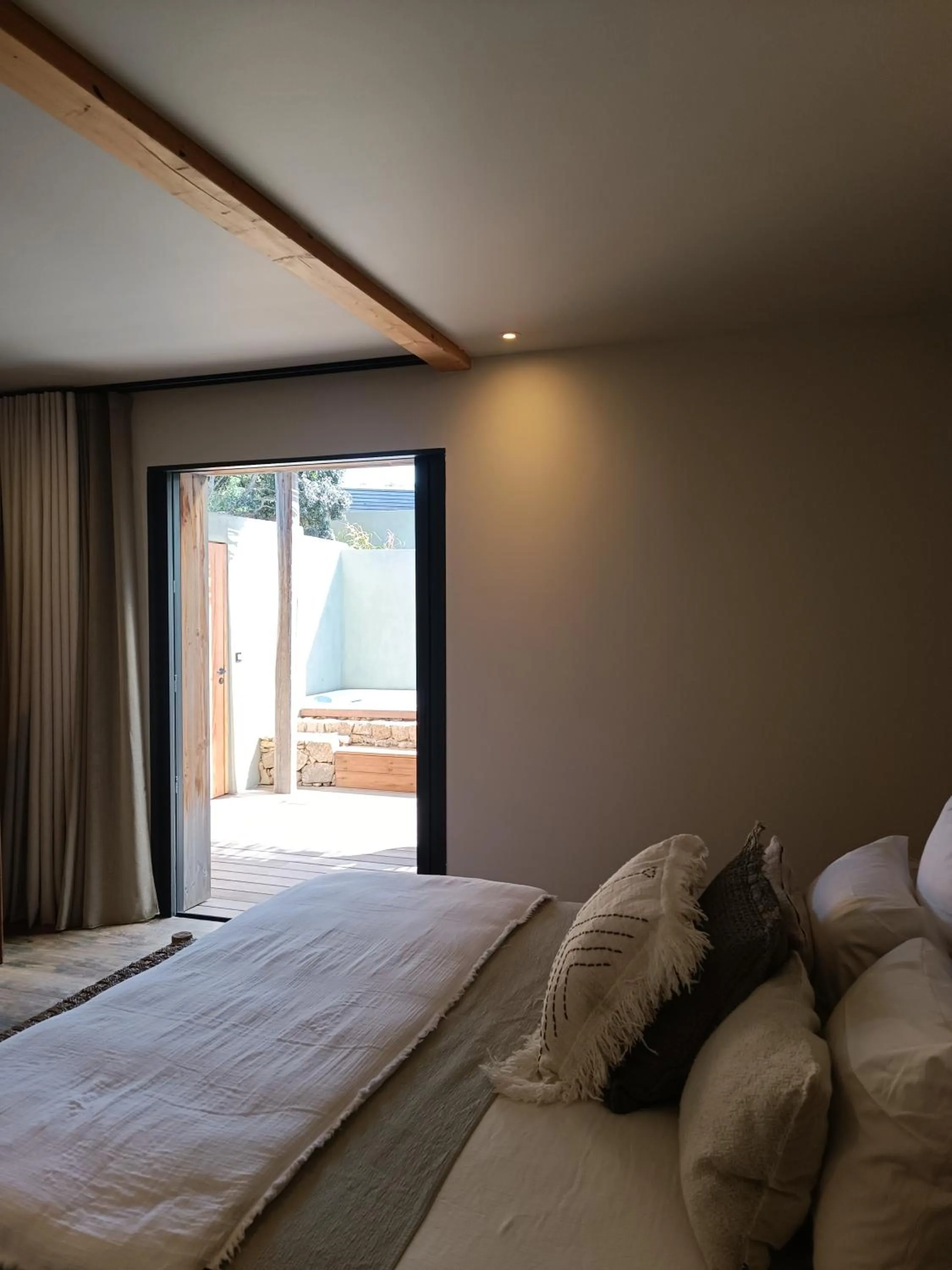 Bed in Hôtel Les Suites Du Maquis