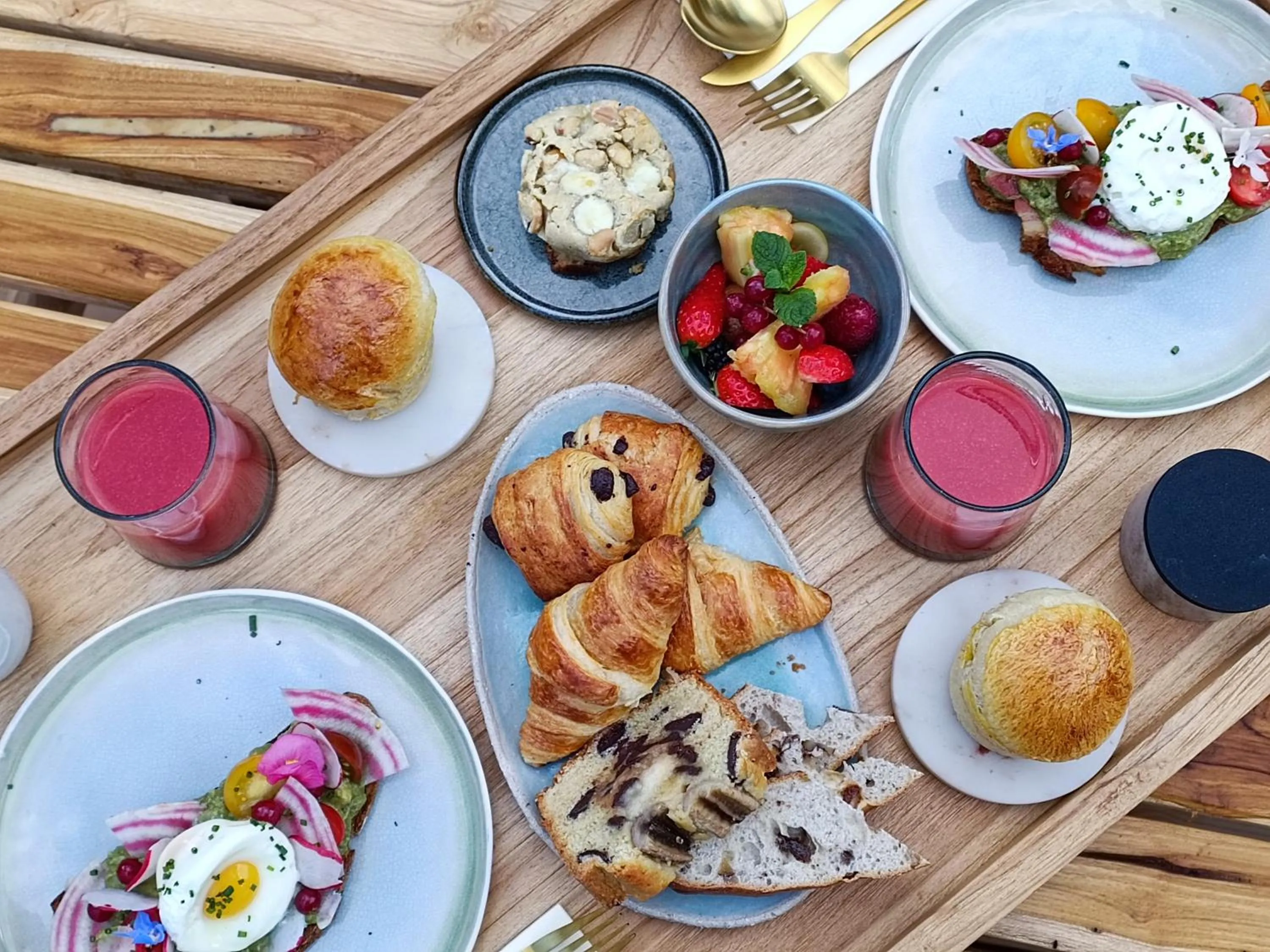 Breakfast in Hôtel Les Suites Du Maquis