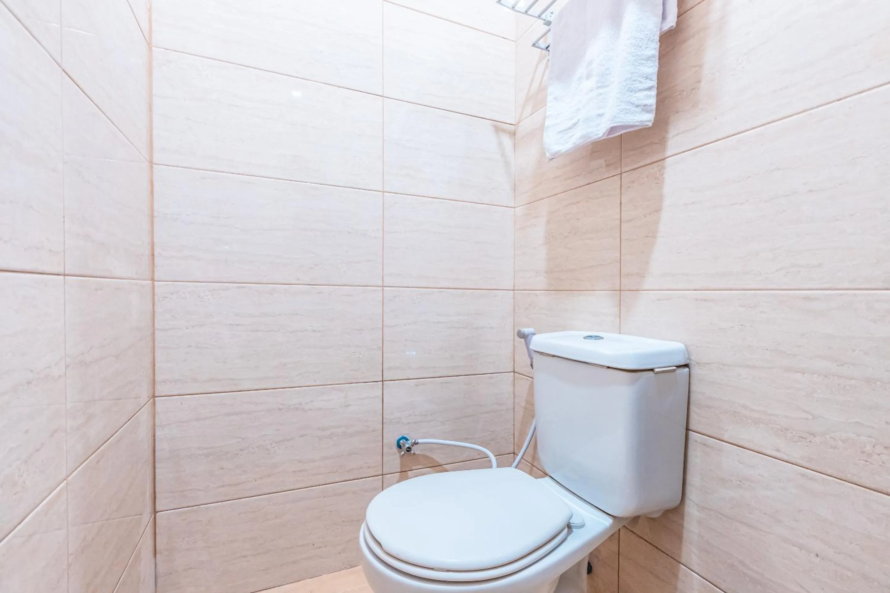 Bathroom in RedDoorz @ Pavilion Residence Cikarang