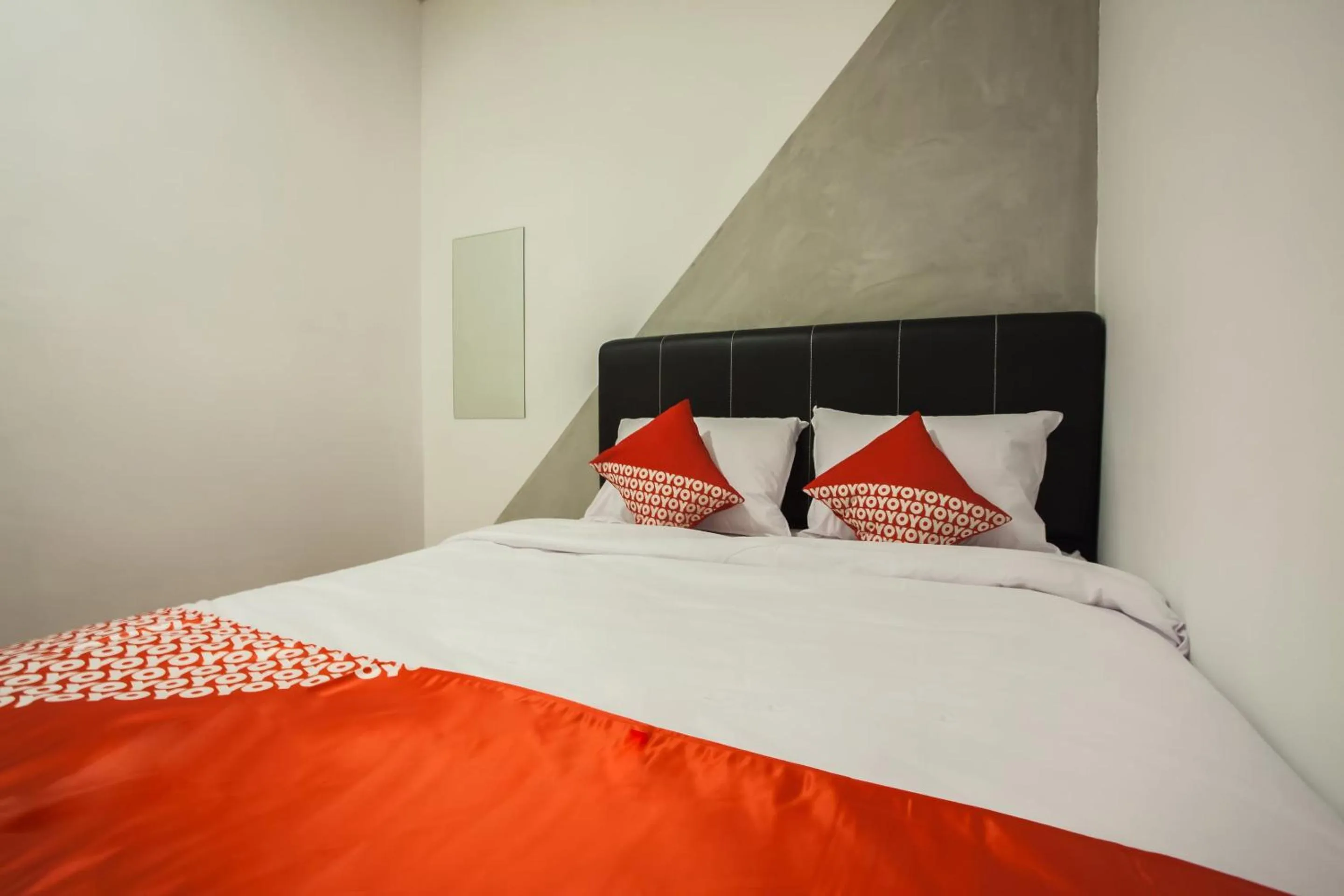 Bedroom, Bed in Hotel O Mono Guest House