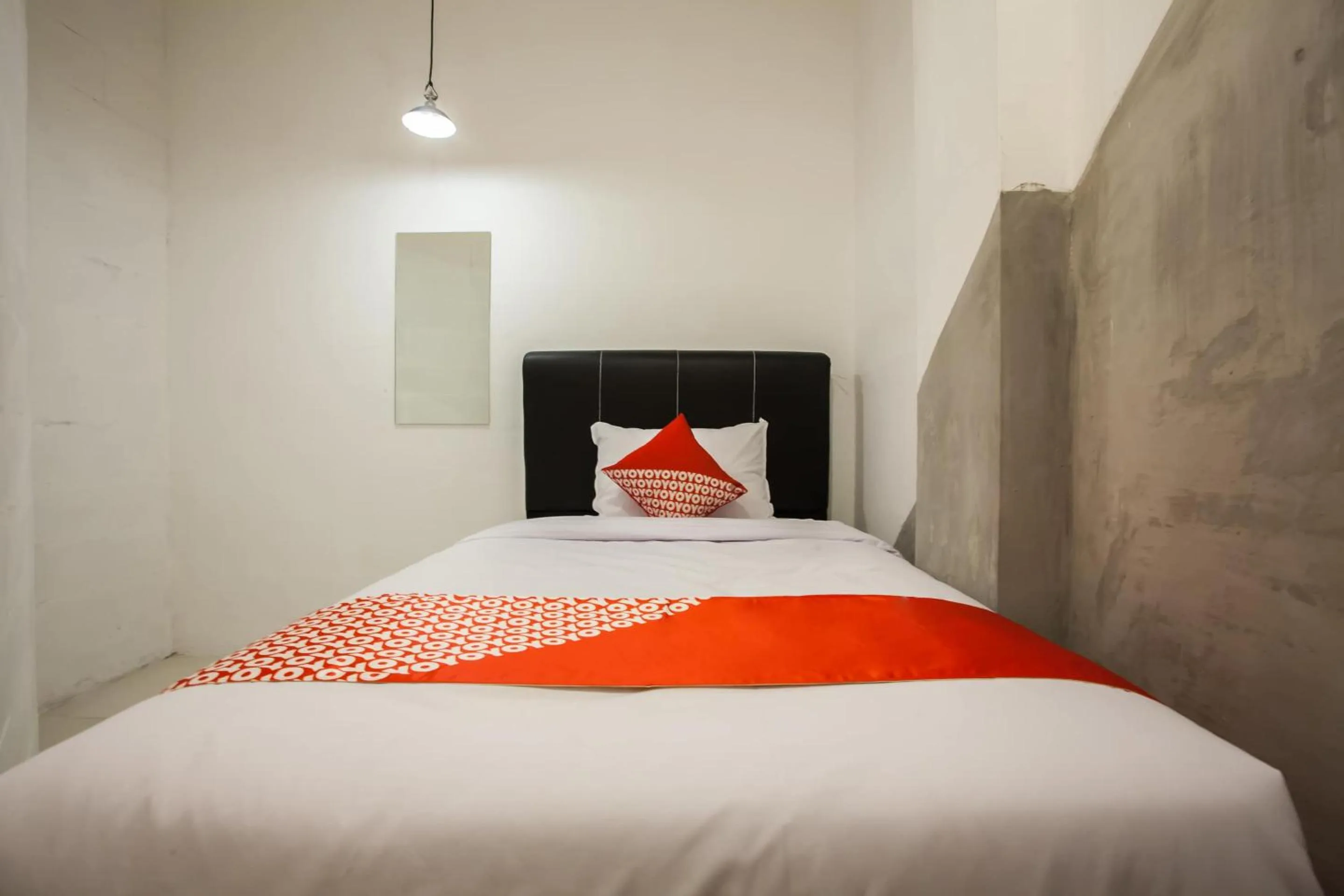 Bedroom, Bed in Hotel O Mono Guest House