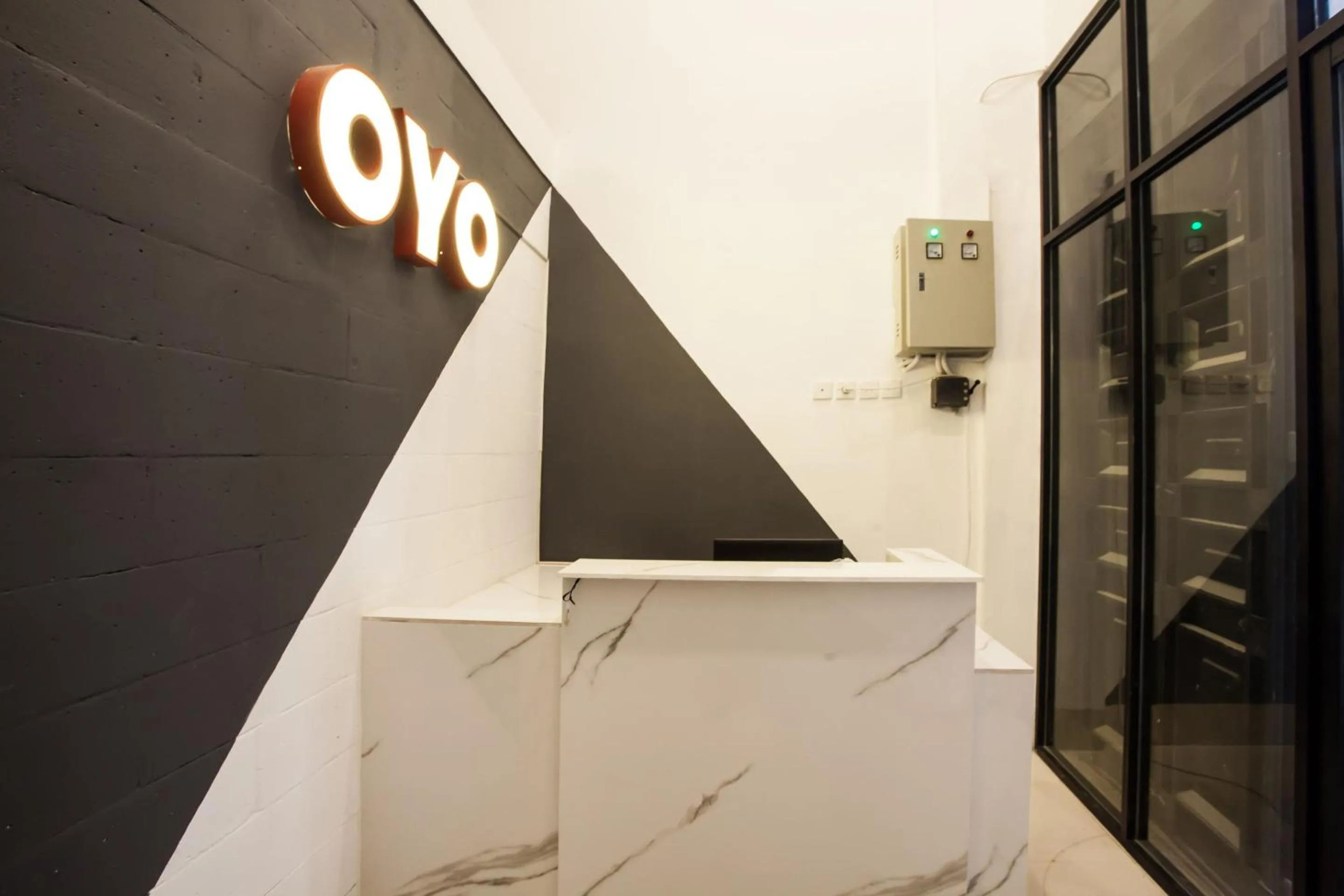 Lobby or reception in Hotel O Mono Guest House