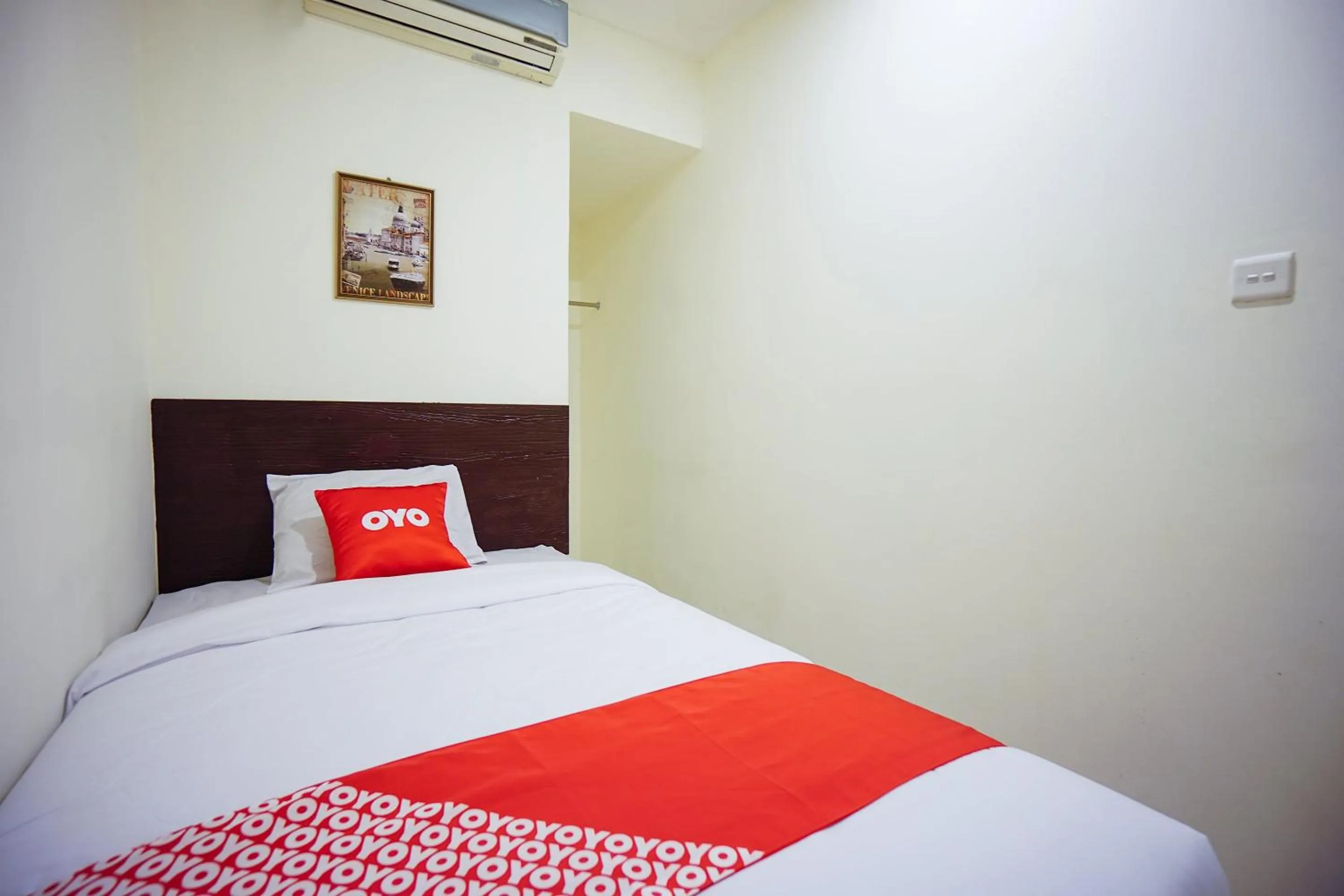 Bedroom in Super OYO 1838 COZY Home