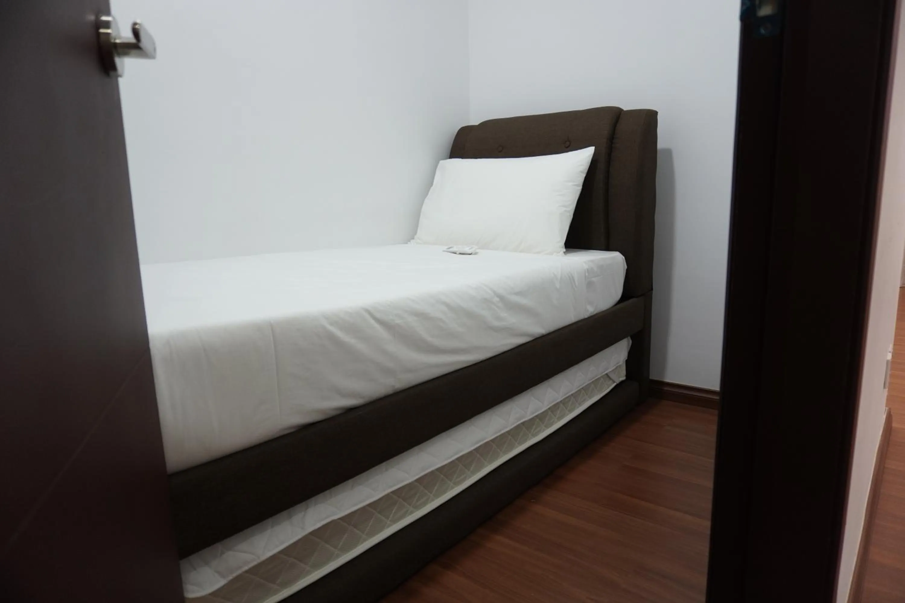 Bed in Luco Apartments @ Viva City Megamall