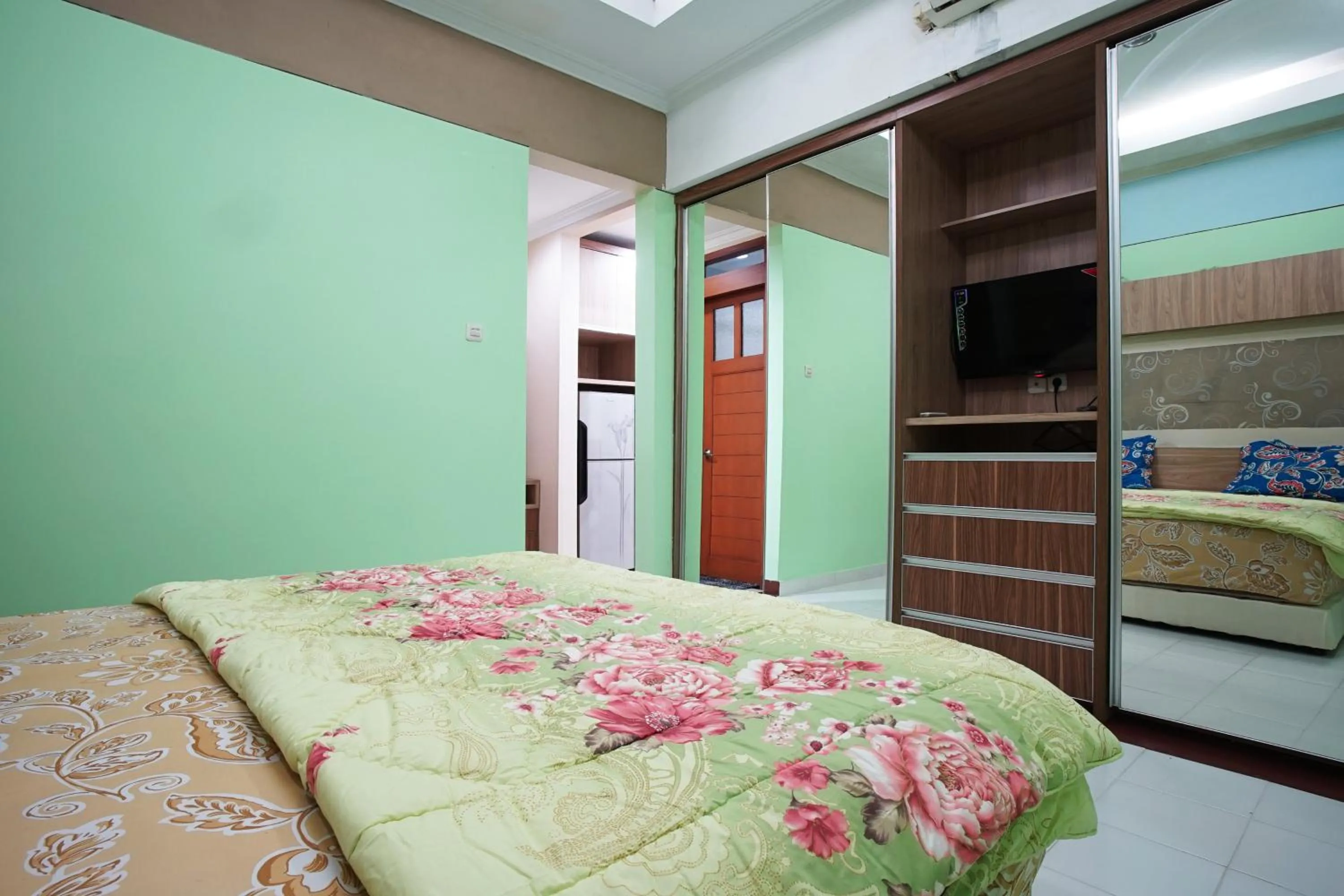 Photo of the whole room, Bed in Hotel Bandung Permai