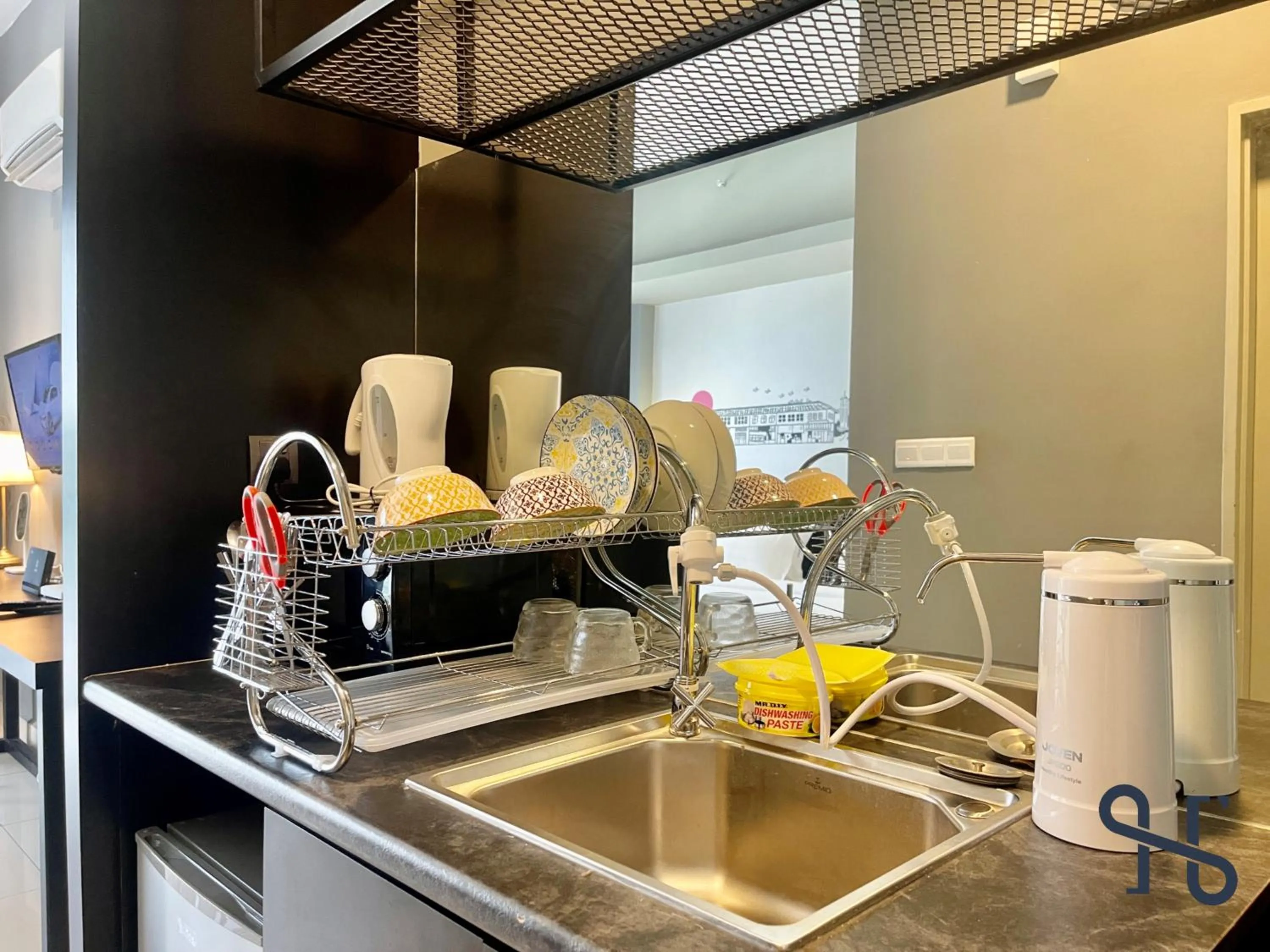 Kitchen or kitchenette in Homesuite' Home at Aeropod SOVO