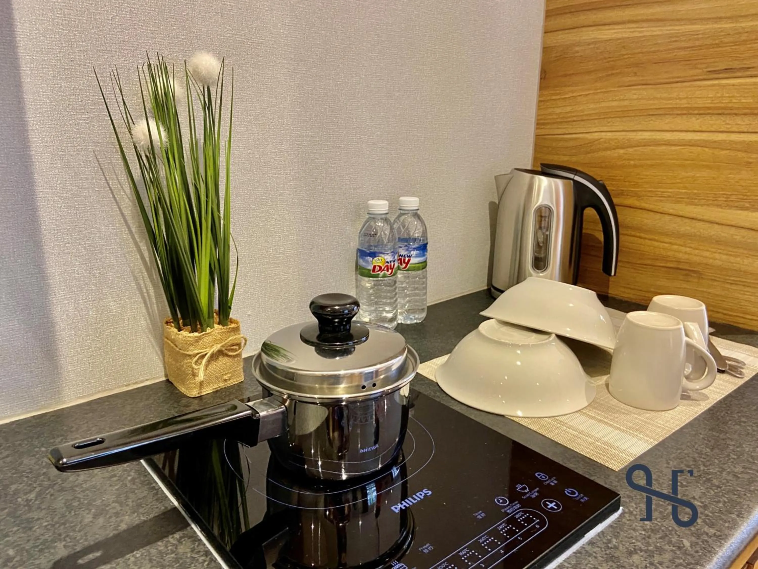 Coffee/tea facilities in Homesuite' Home at Aeropod SOVO