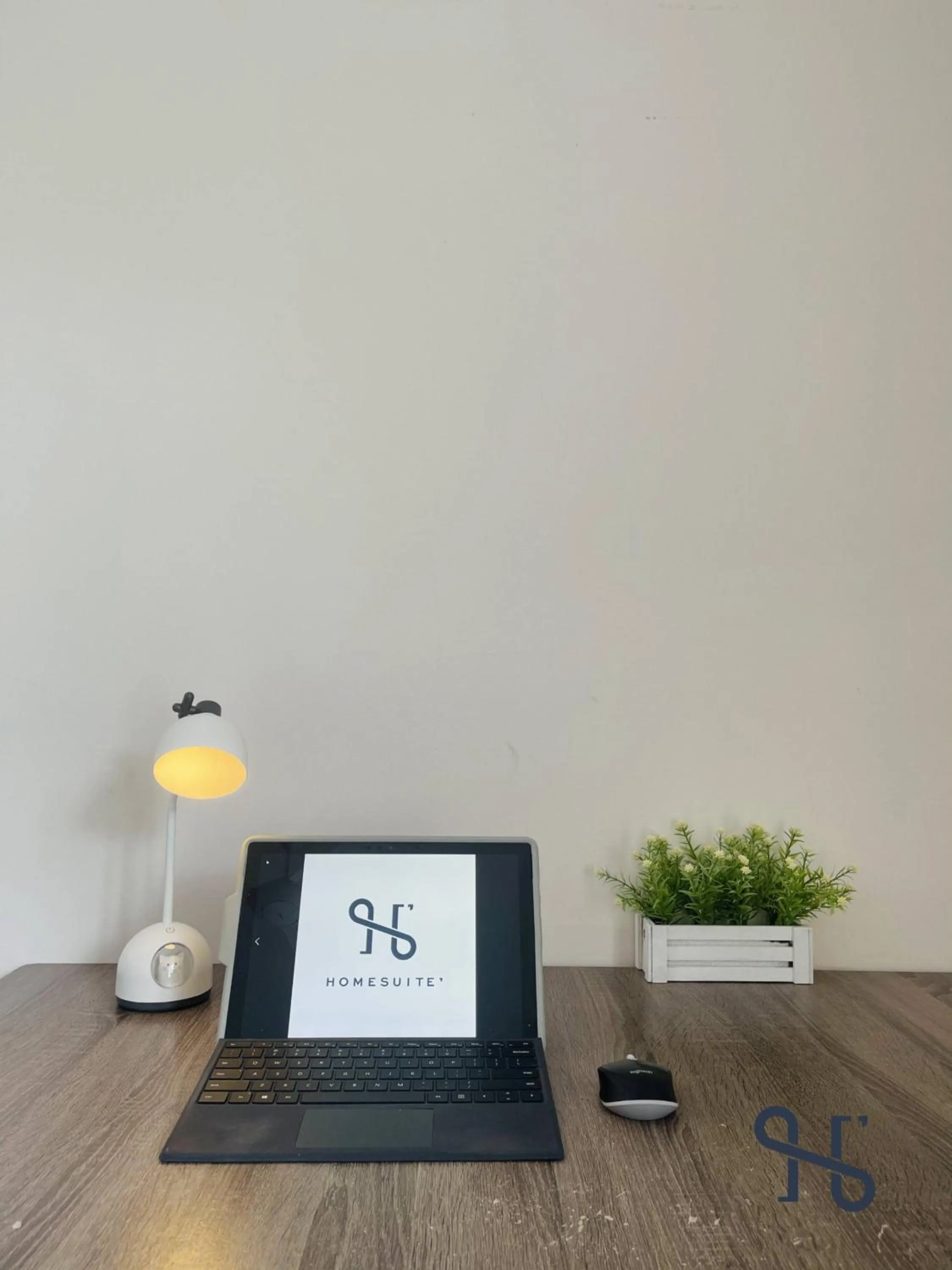 Seating area in Homesuite' Home at Aeropod SOVO