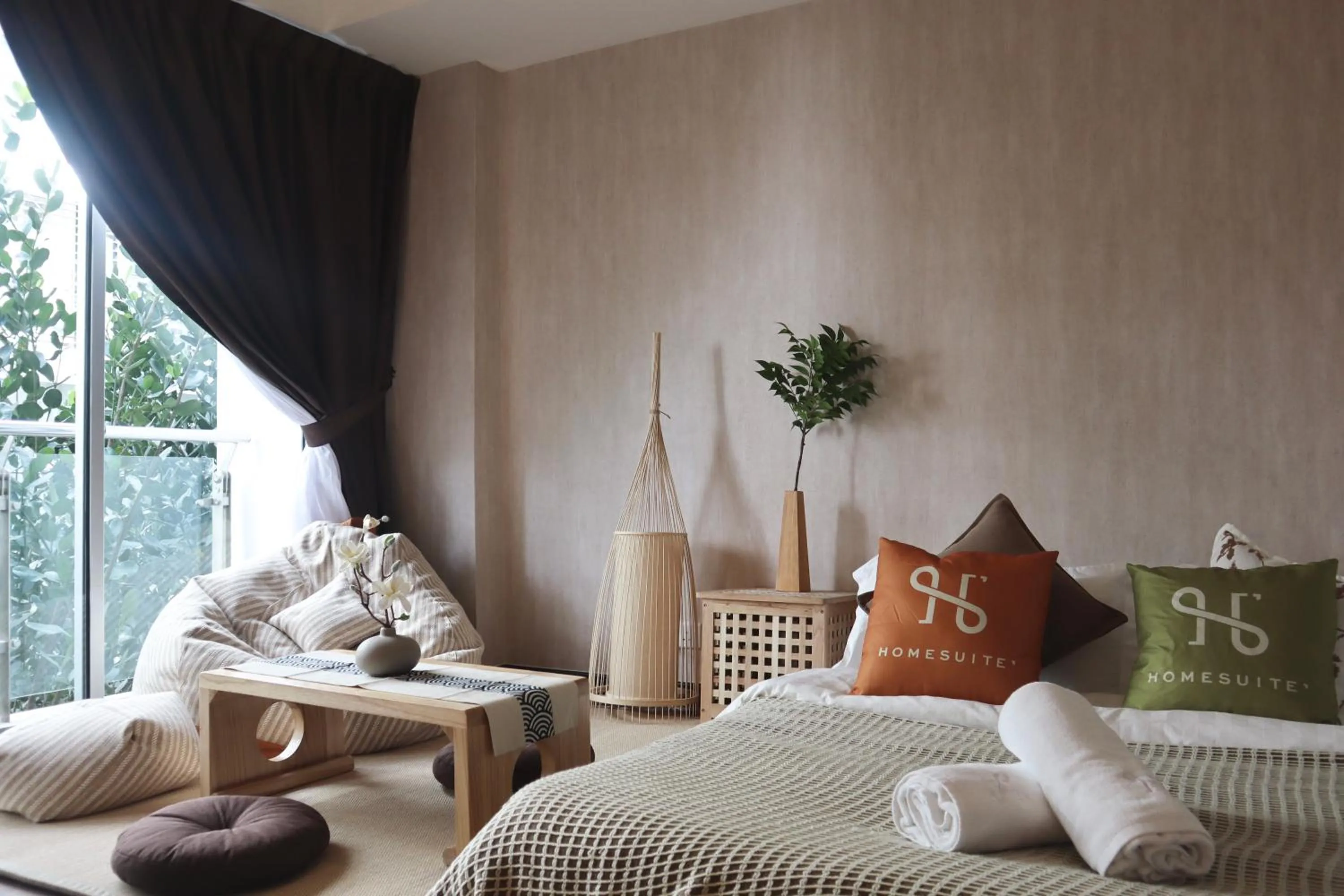 Bedroom, Bed in Homesuite' Home at Aeropod SOVO