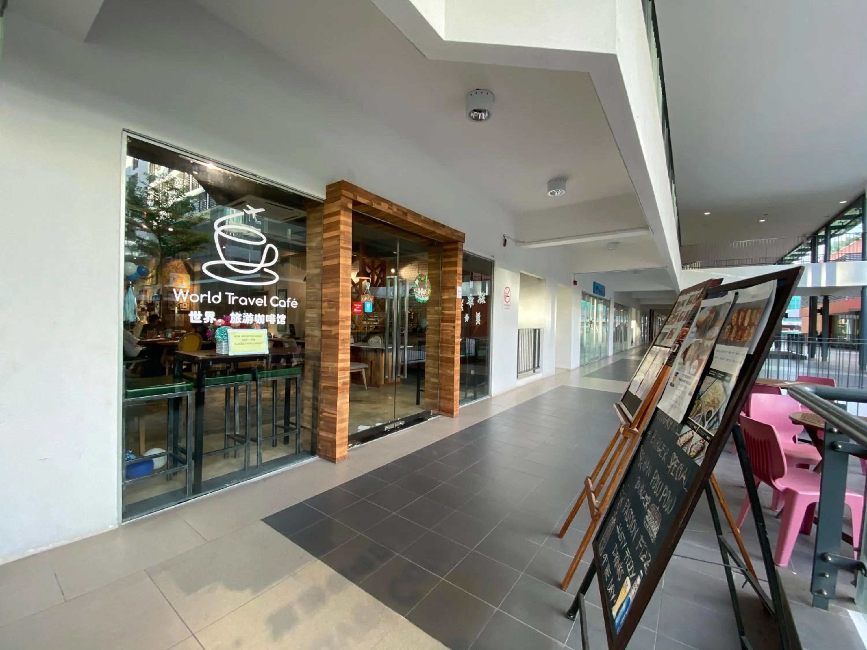 Restaurant/places to eat in Homesuite' Home at Aeropod SOVO