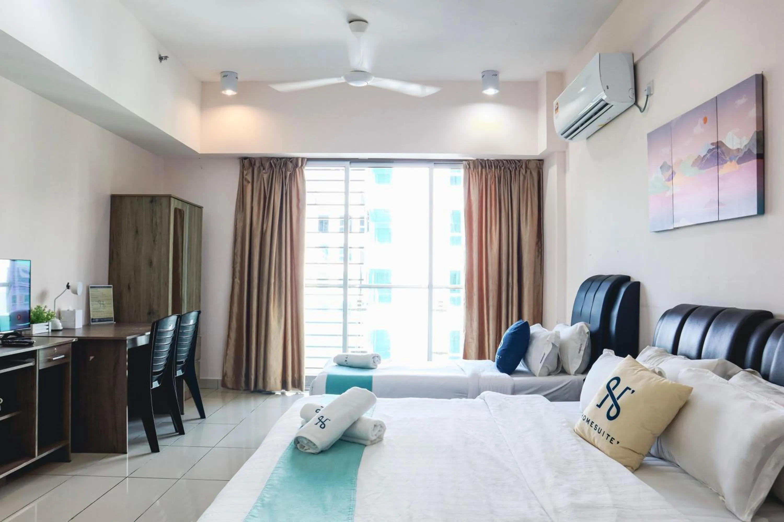 Bedroom, Bed in Homesuite' Home at Aeropod SOVO