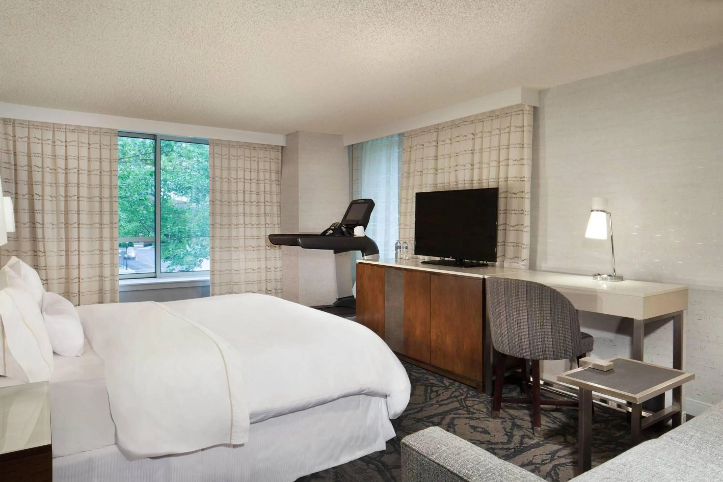 Photo of the whole room, Bed in The Westin Princeton at Forrestal Village