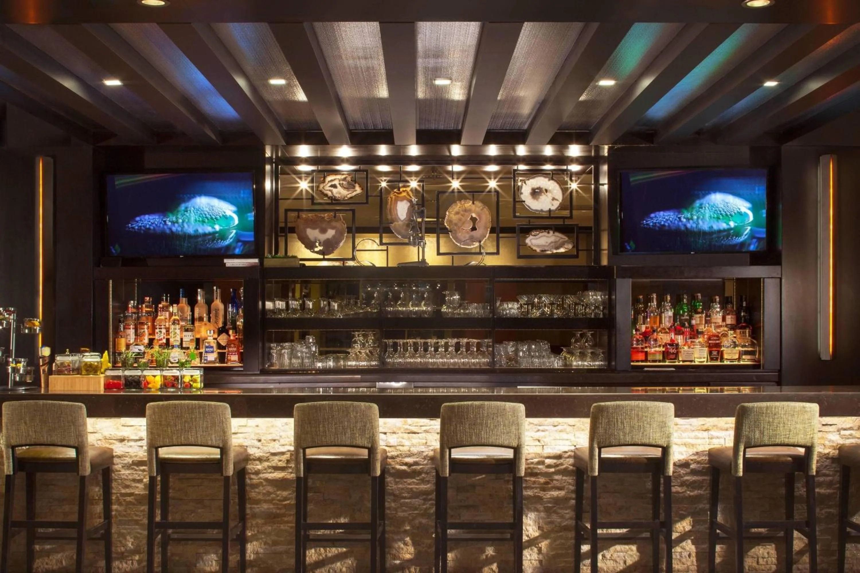 Lounge or bar in The Westin Princeton at Forrestal Village