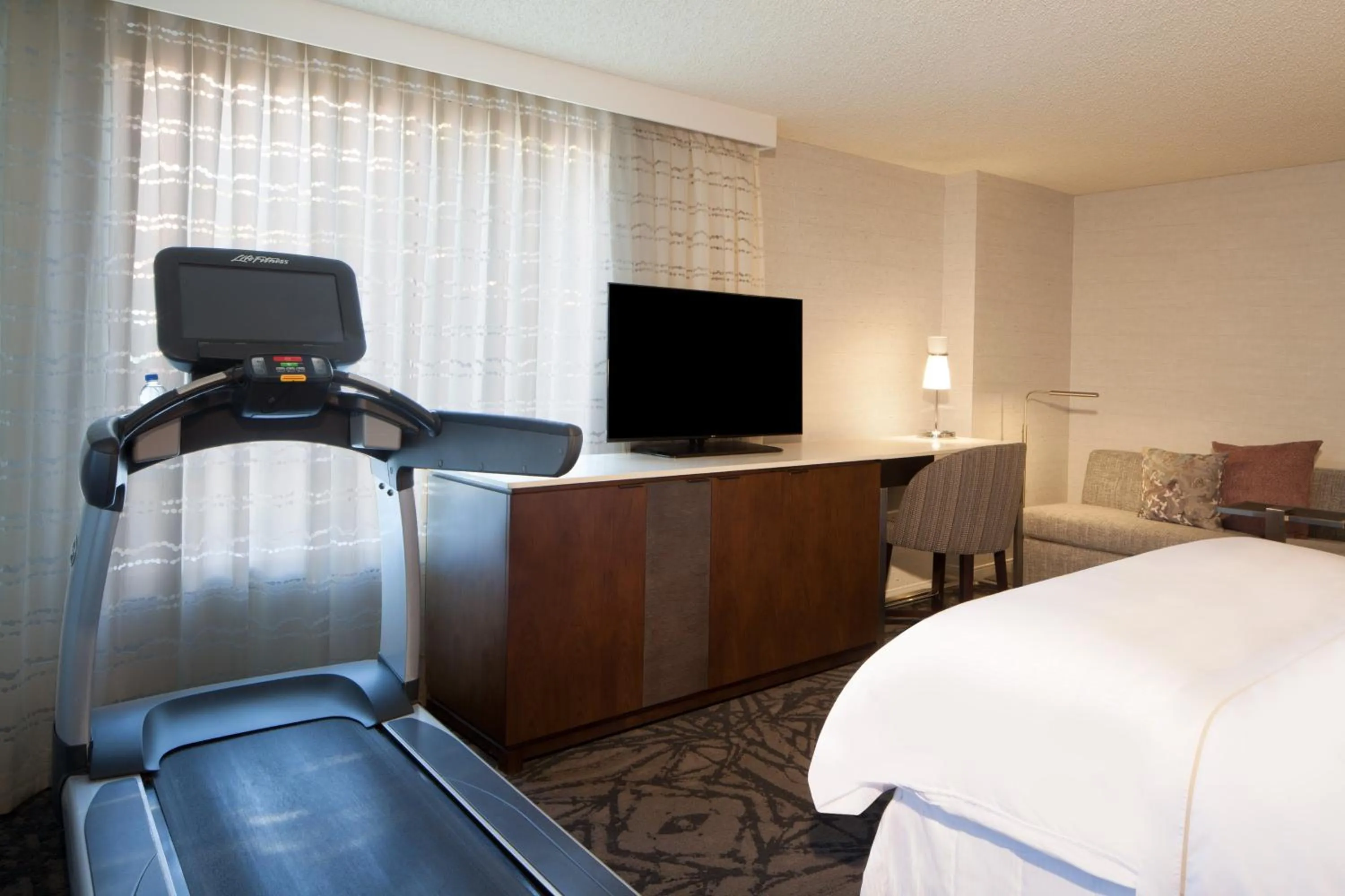 Photo of the whole room, Bed in The Westin Princeton at Forrestal Village