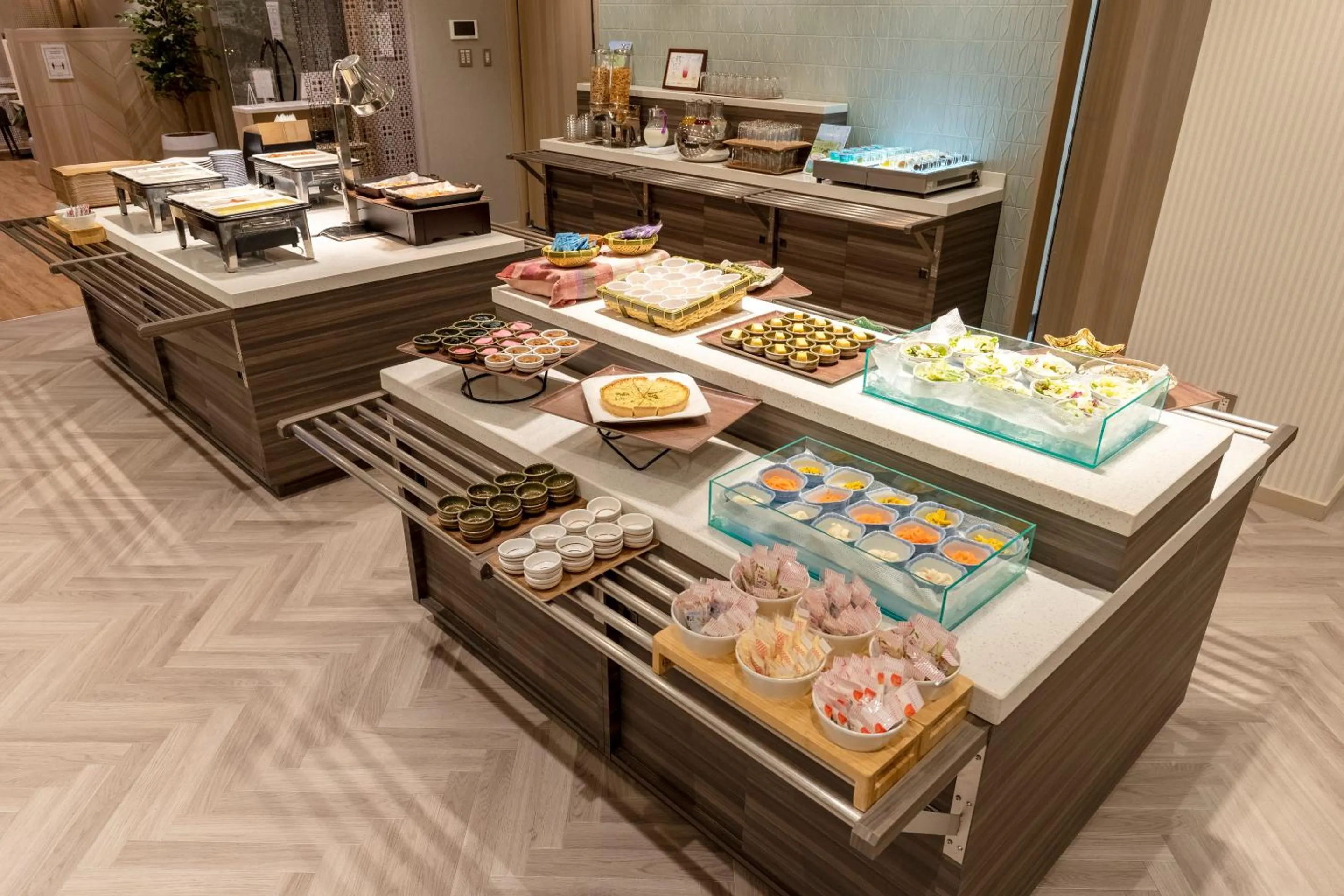 Restaurant/places to eat in Hotel Keihan Sendai