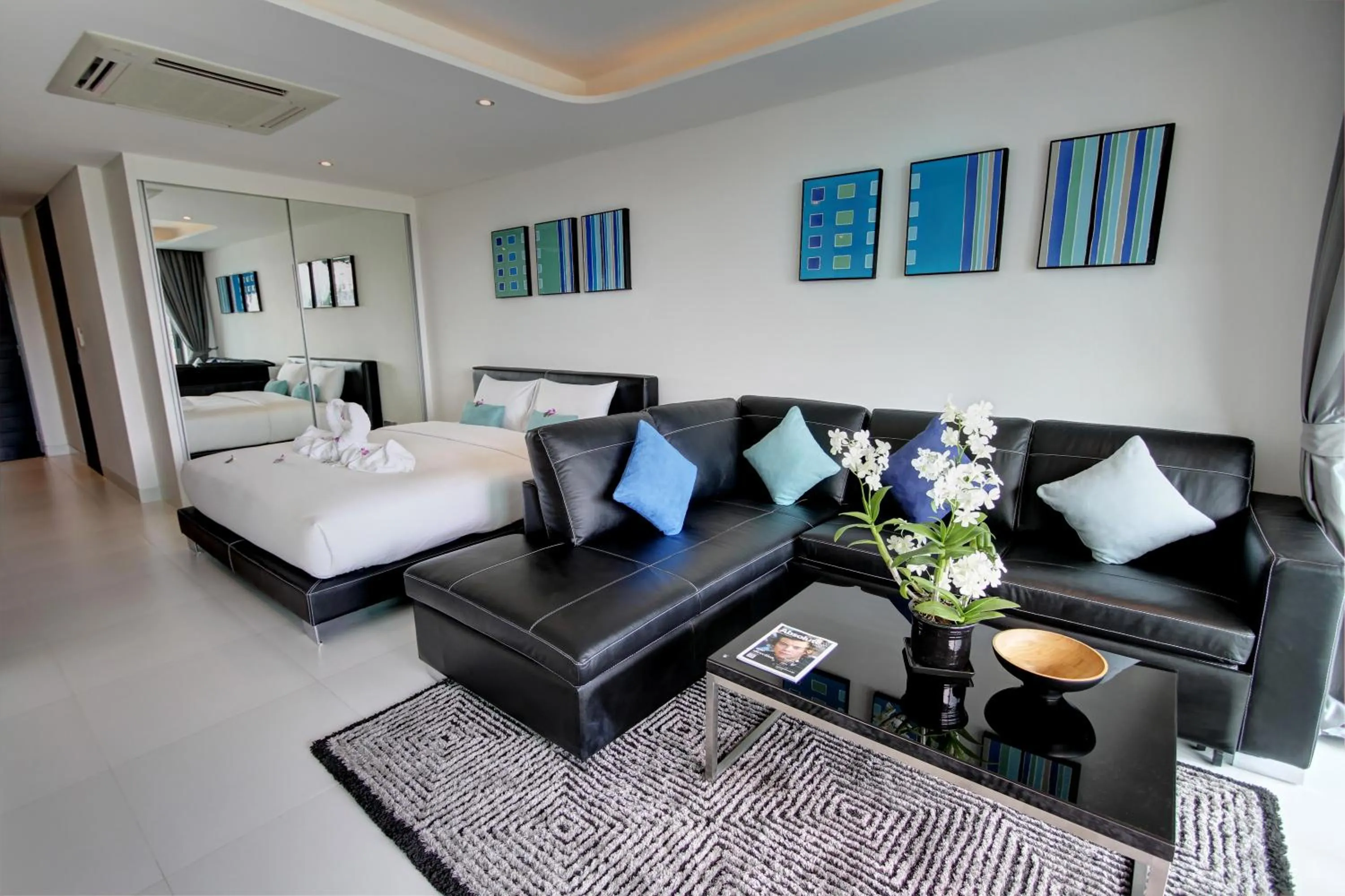 Bed in Lets Phuket Twin Sands Resort & Spa