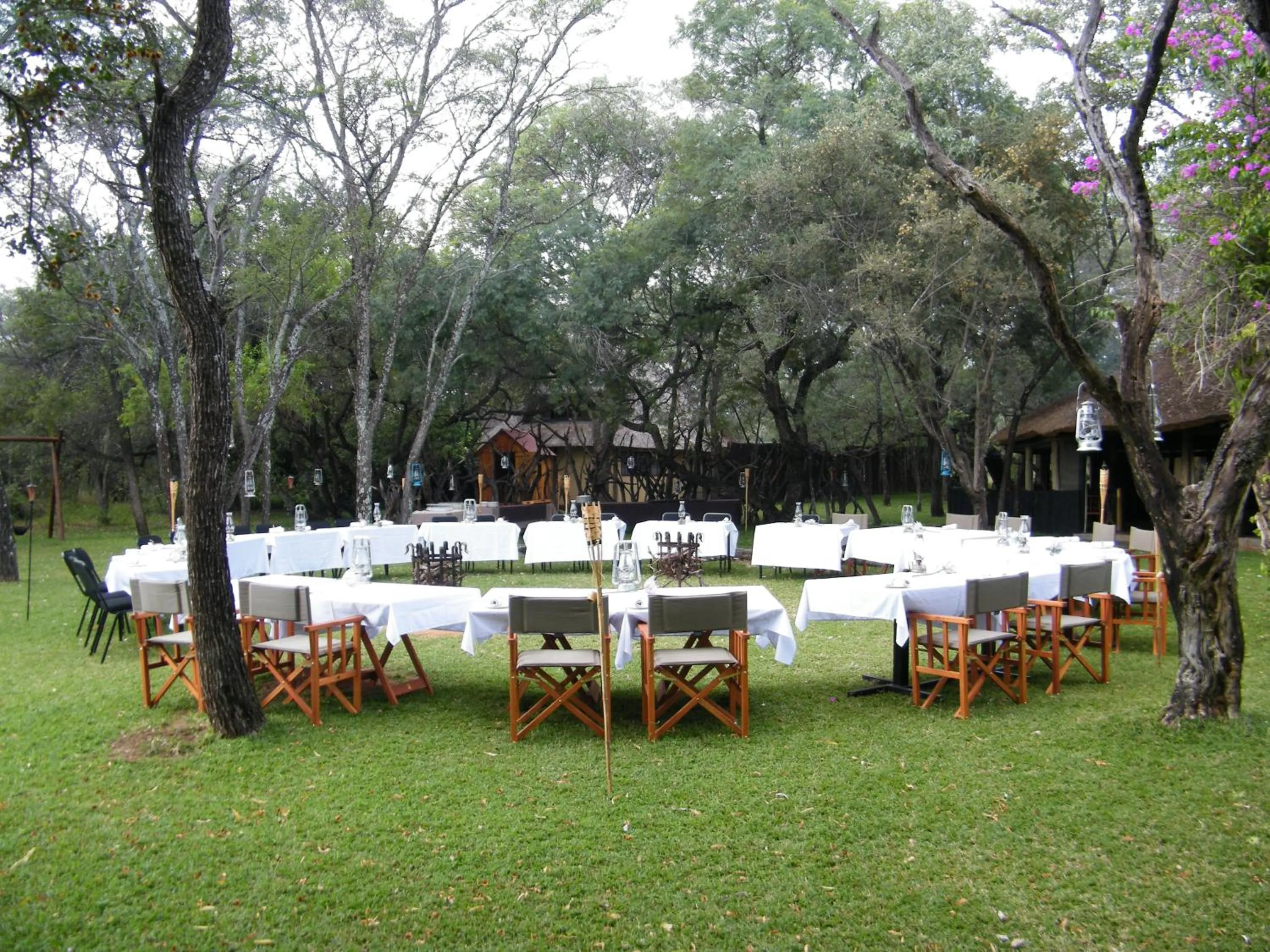 Restaurant/places to eat in Mziki Safari Lodge