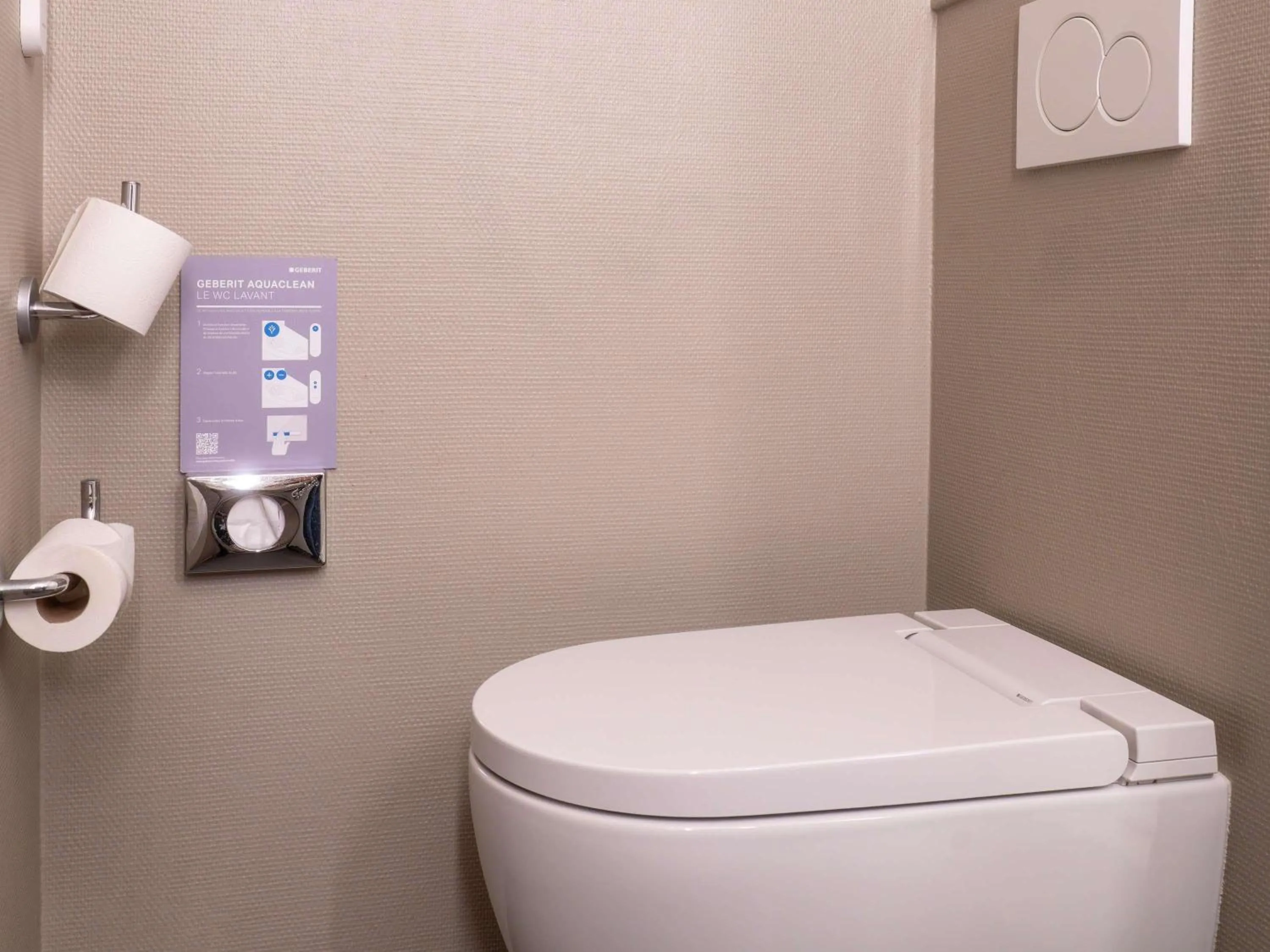 Bedroom in ibis Compiegne