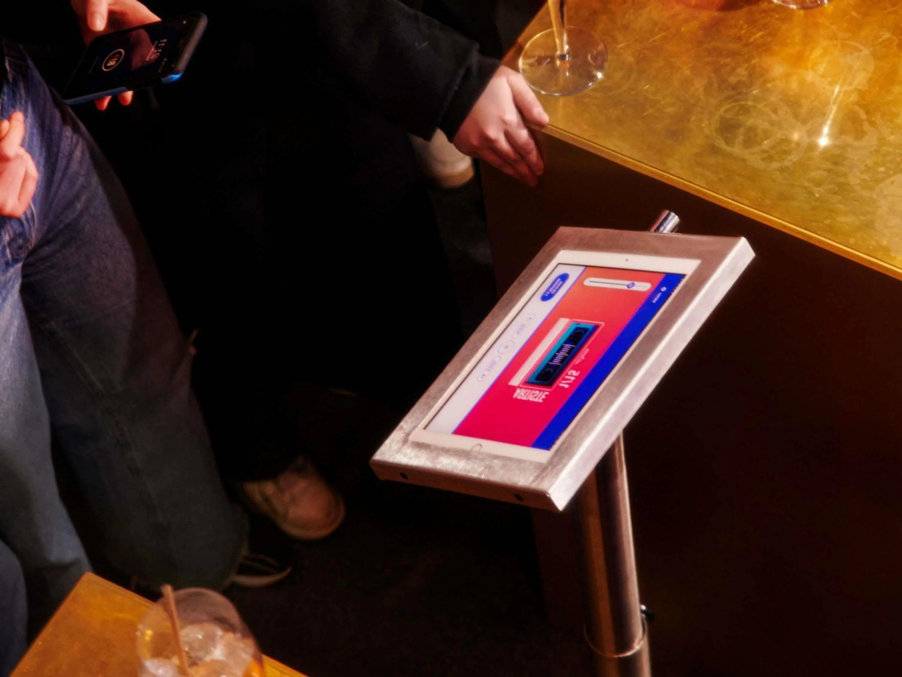 Lounge or bar in ibis Compiegne