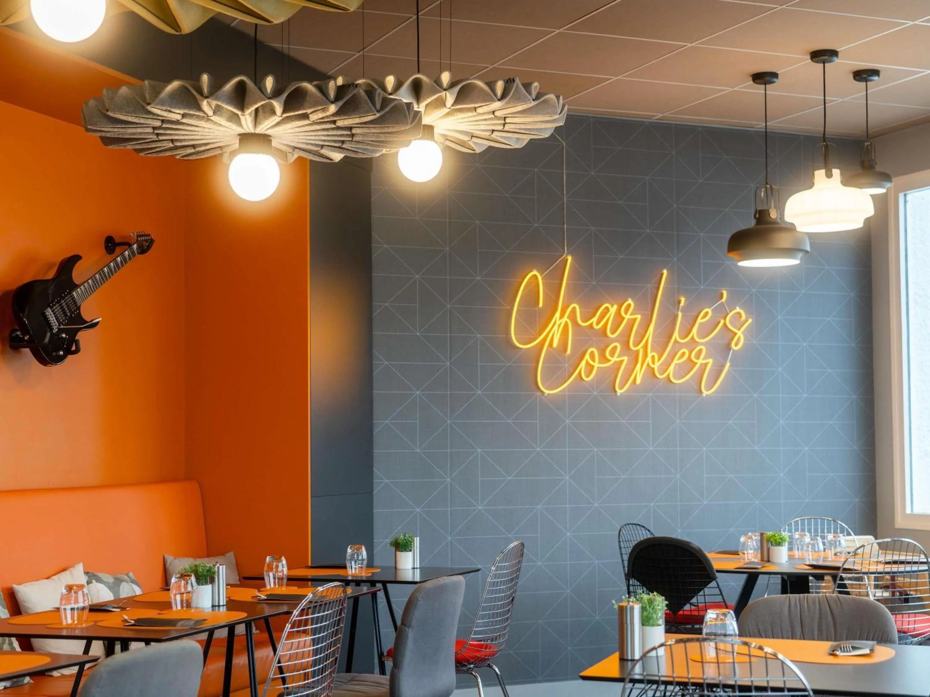 Restaurant/places to eat in ibis Compiegne