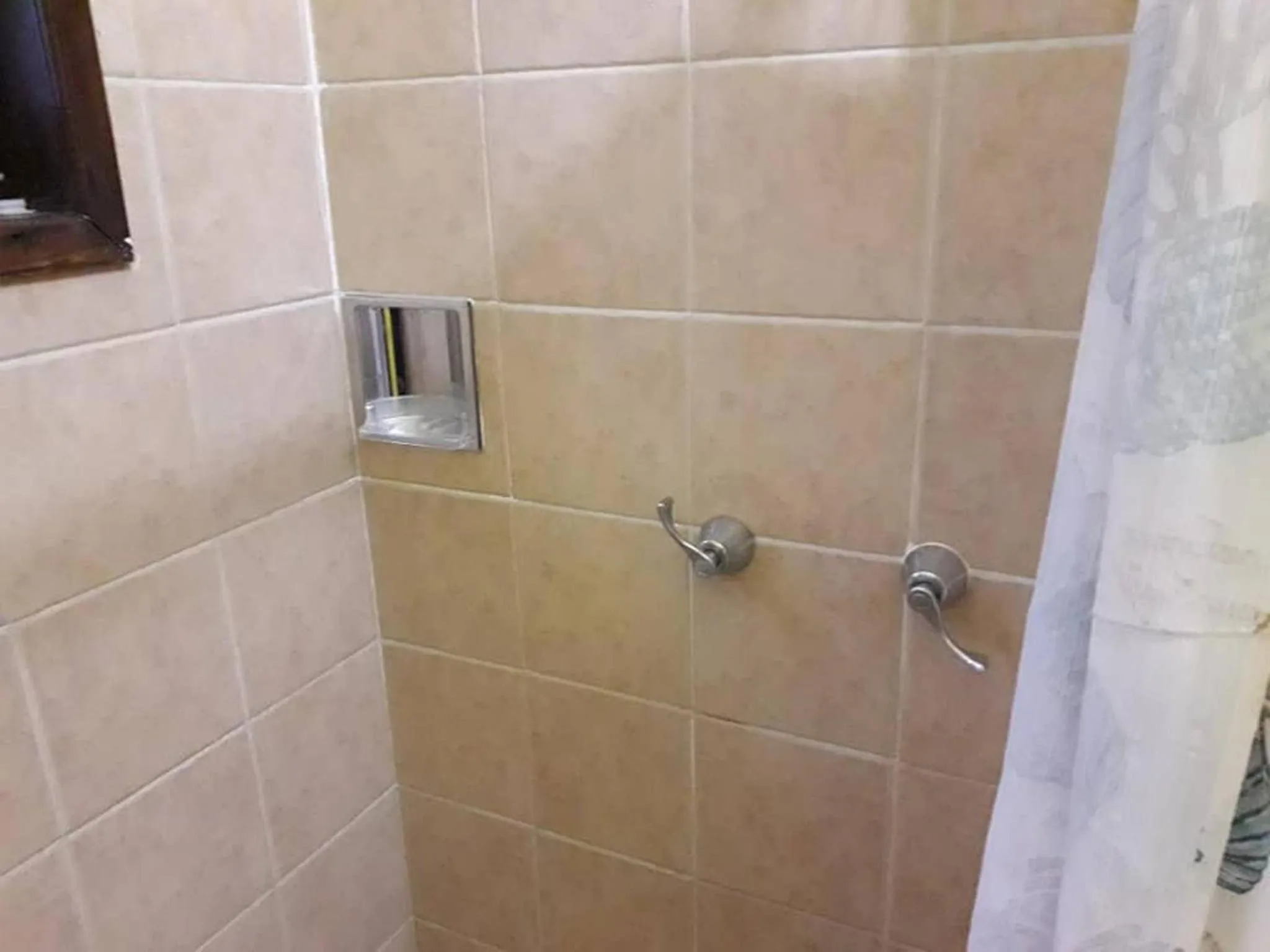 Cancun Guest House 3 near Ado bus terminal and 25 min from-to airport by shuttle