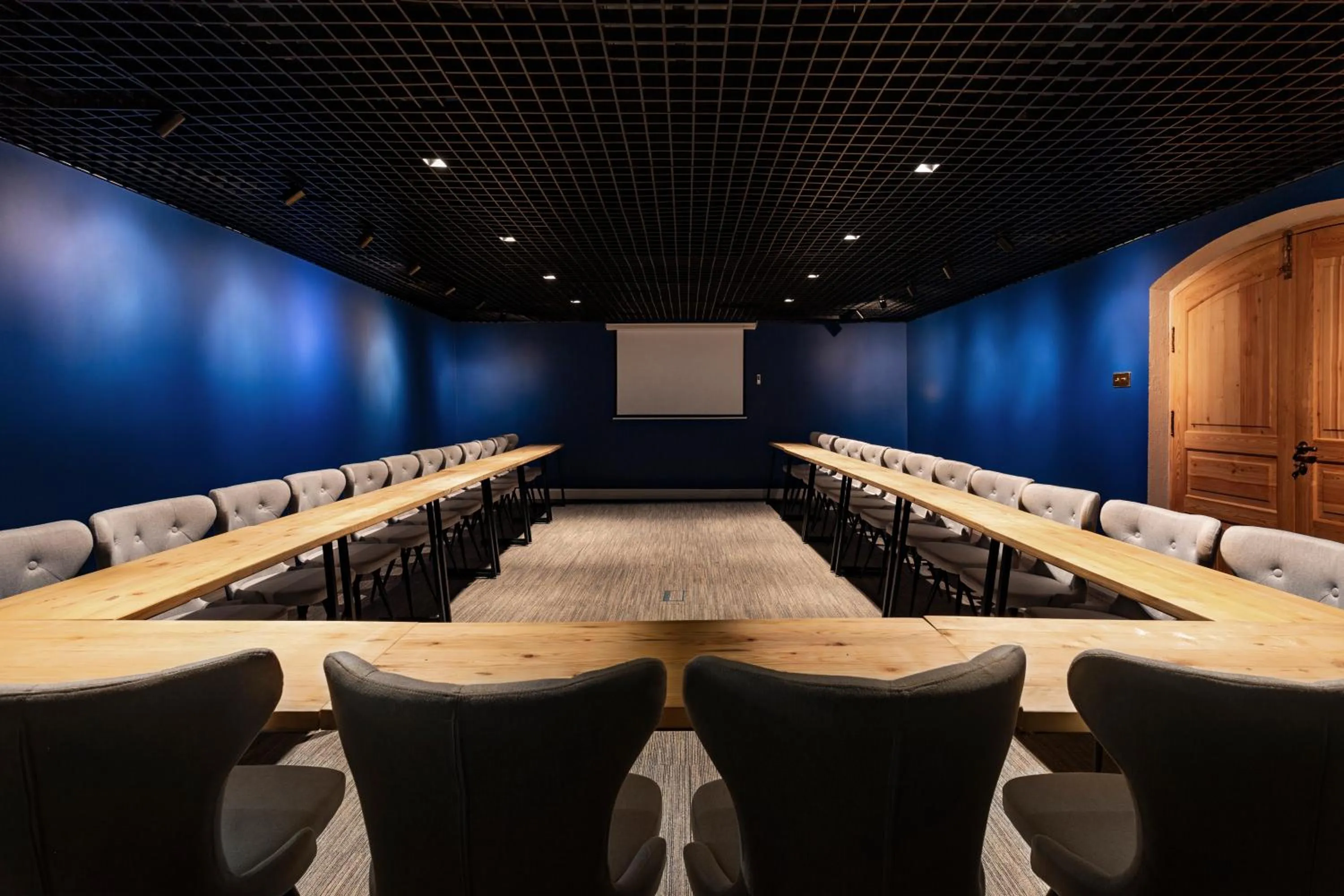 Business facilities in Vazisubani Estate