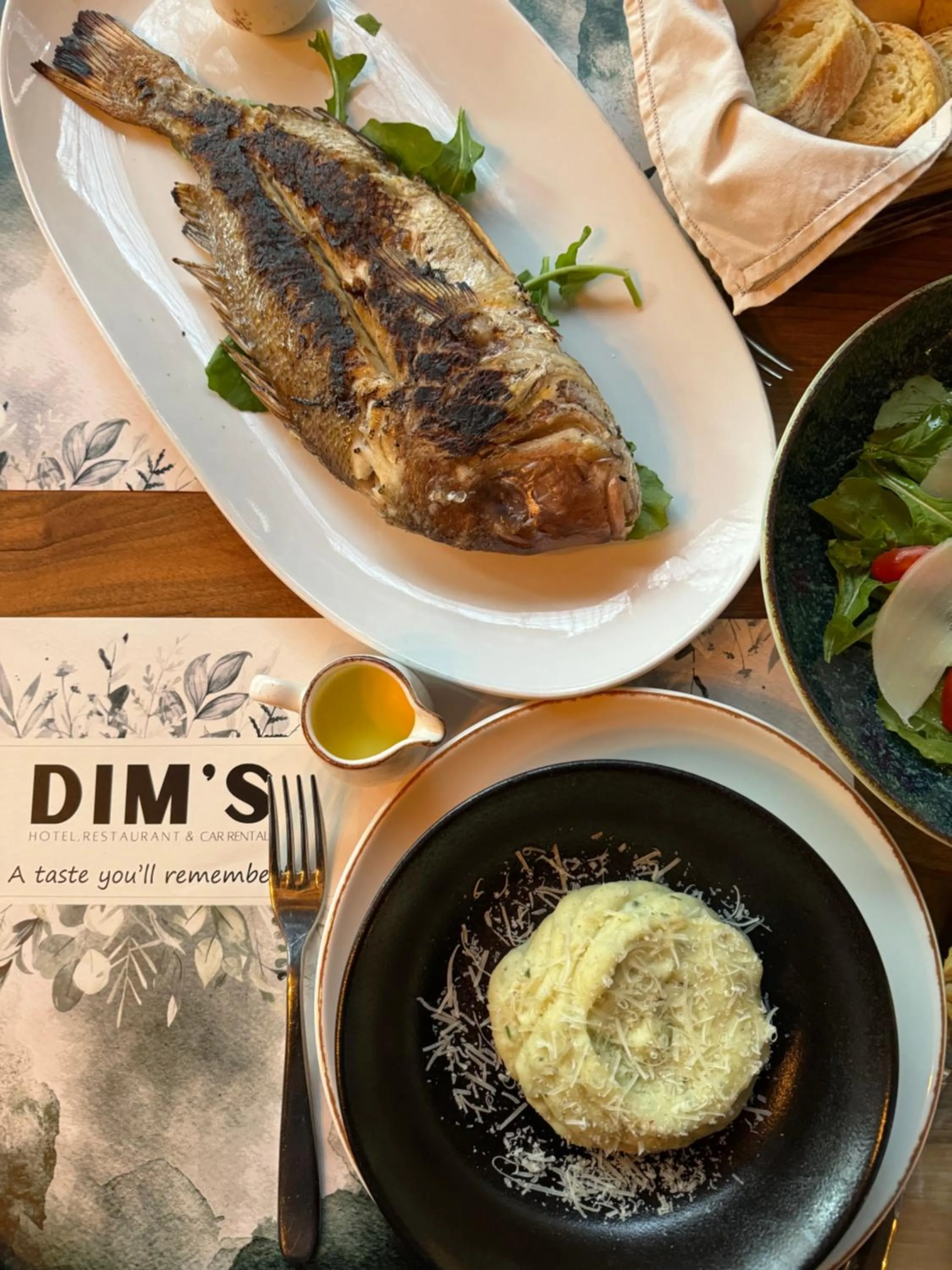 Food and drinks in Dim's Hotel & Restaurant