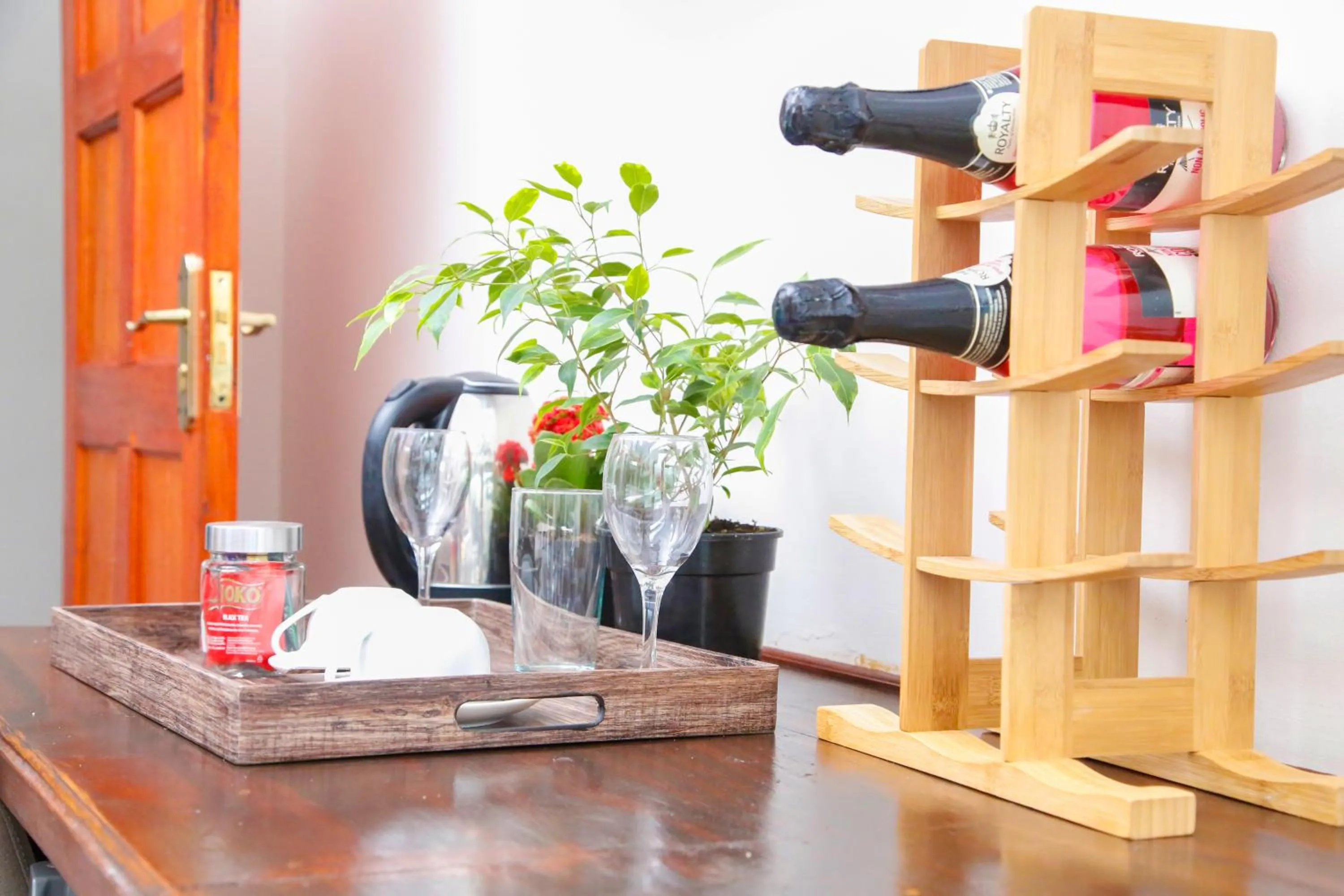 Coffee/tea facilities in Travetel OR Tambo Airport