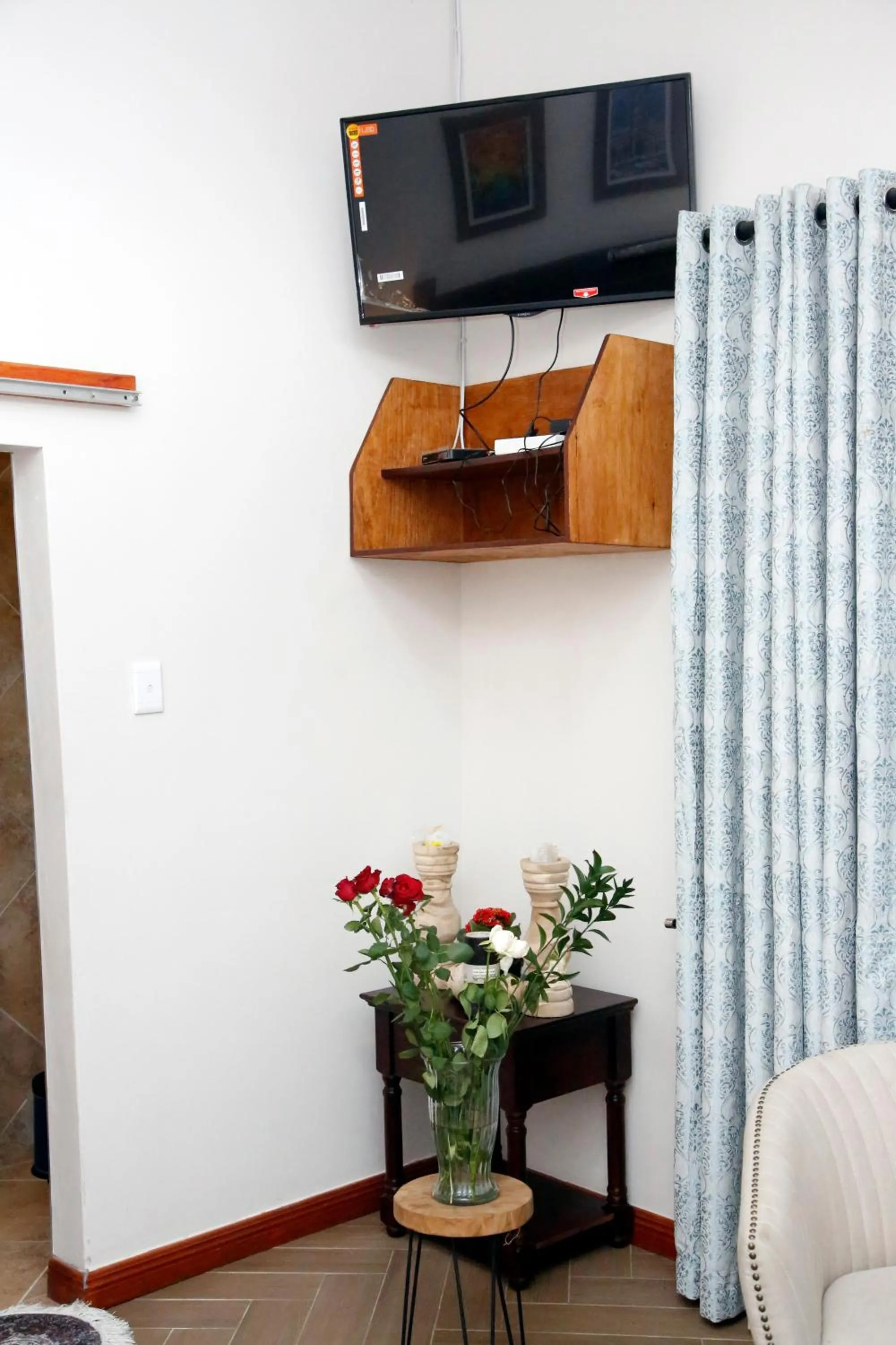 TV and multimedia in Travetel OR Tambo Airport