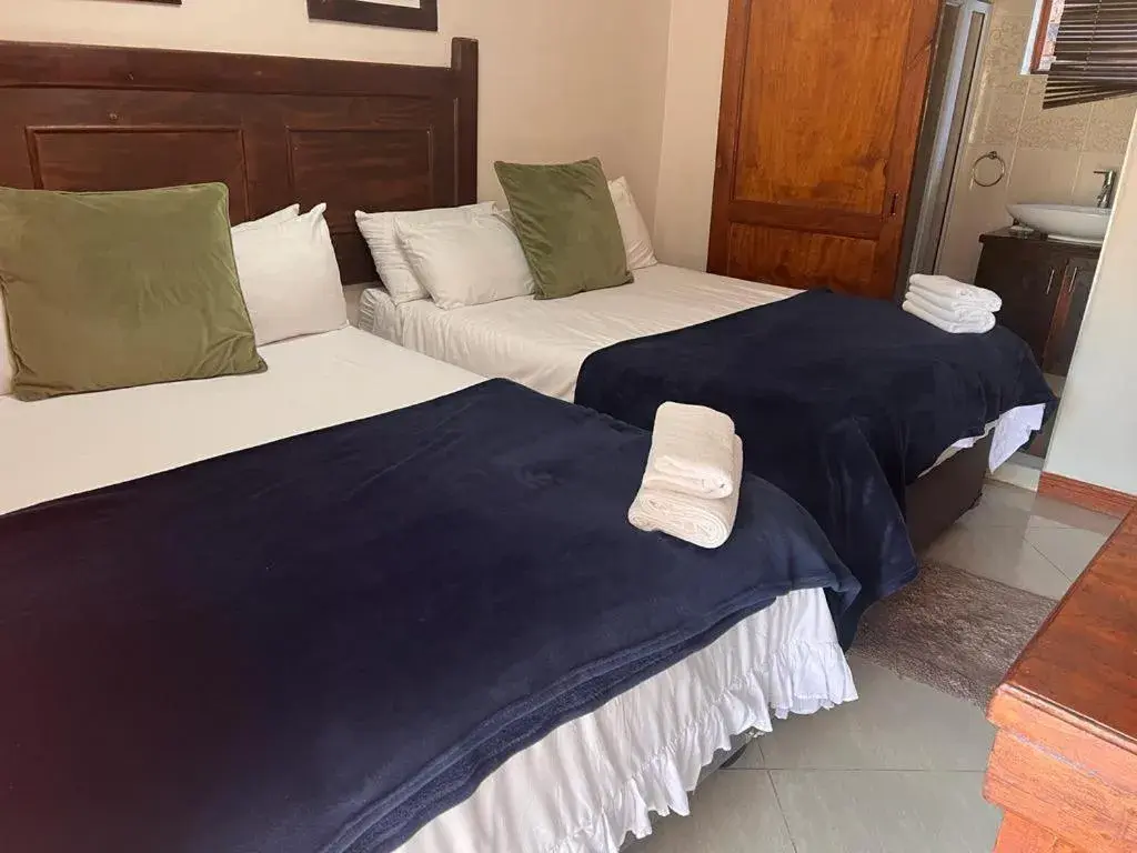 Double or Twin Room in Travetel OR Tambo Airport Double or Twin Room in Travetel OR Tambo Airport