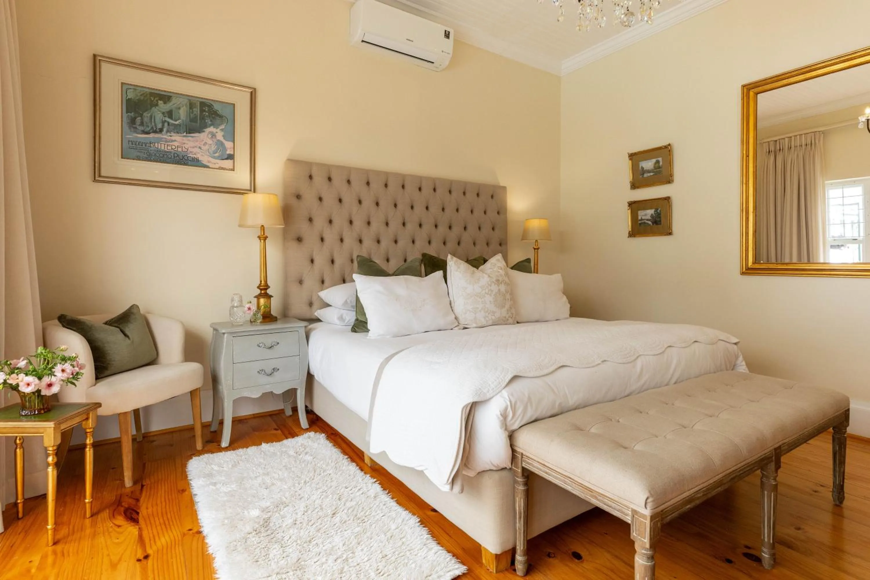 Photo of the whole room, Bed in Villa Puccini