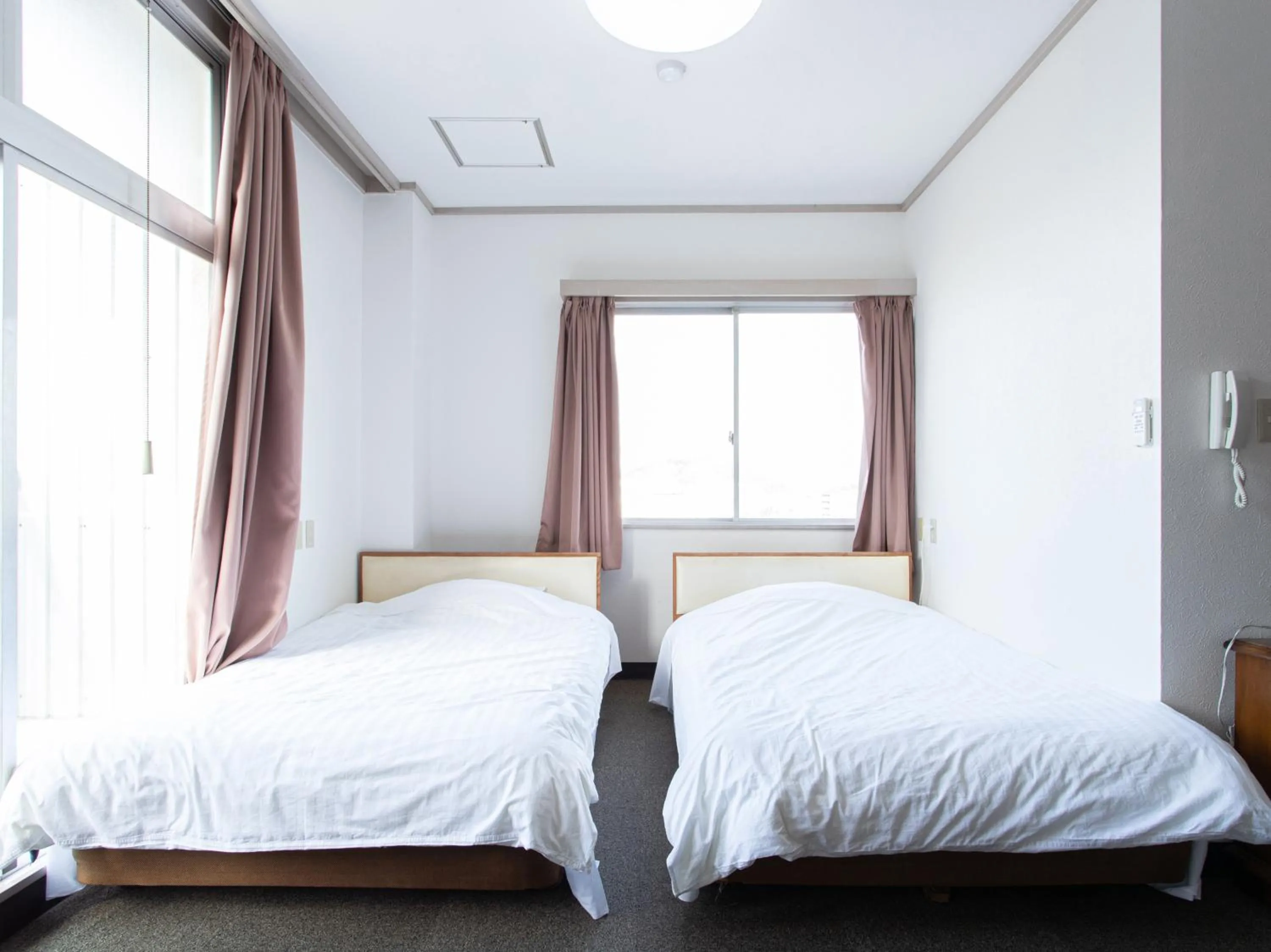 Photo of the whole room, Bed in HOTEL Tsuru Sendai
