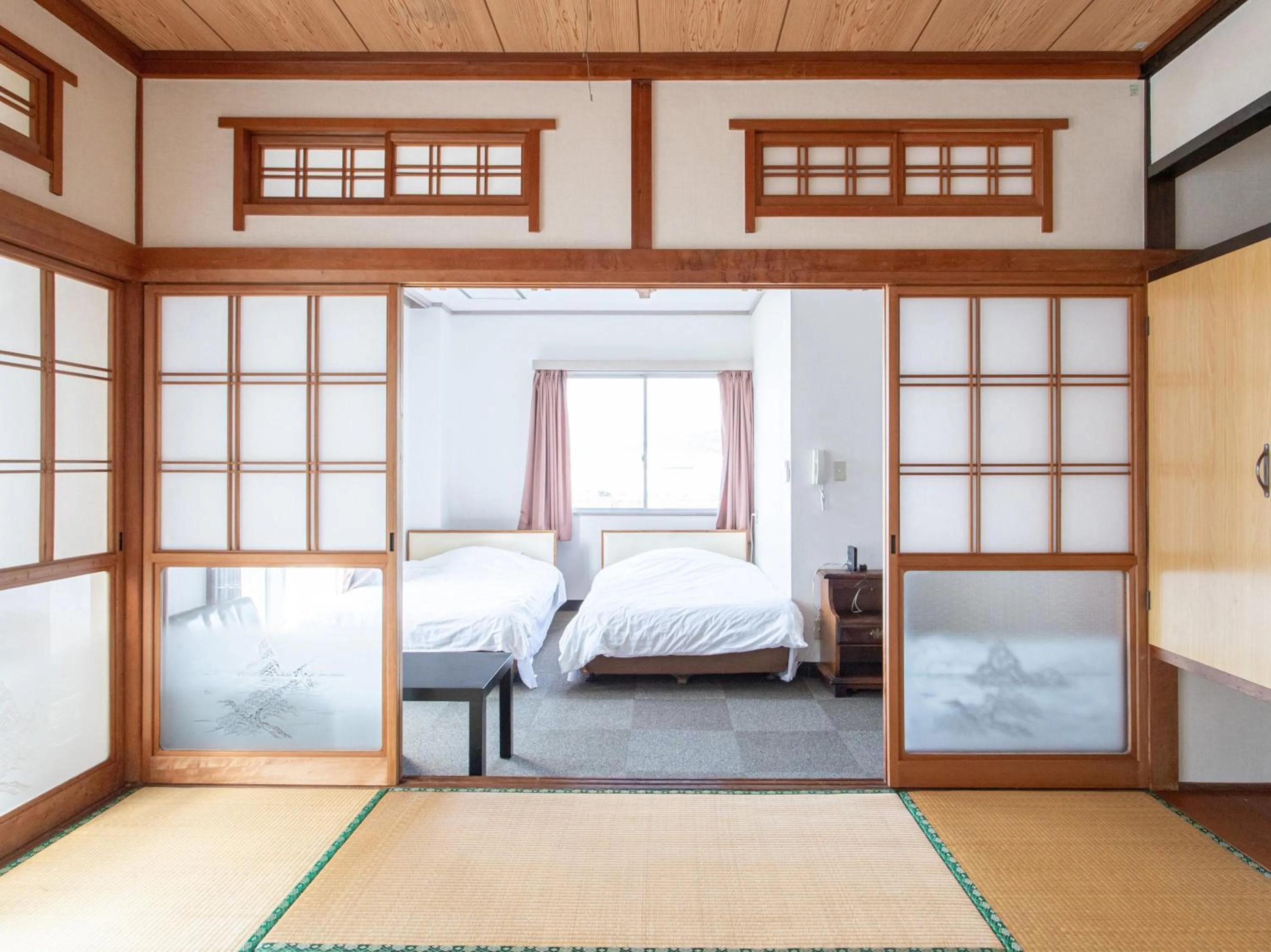 Photo of the whole room, Bed in HOTEL Tsuru Sendai