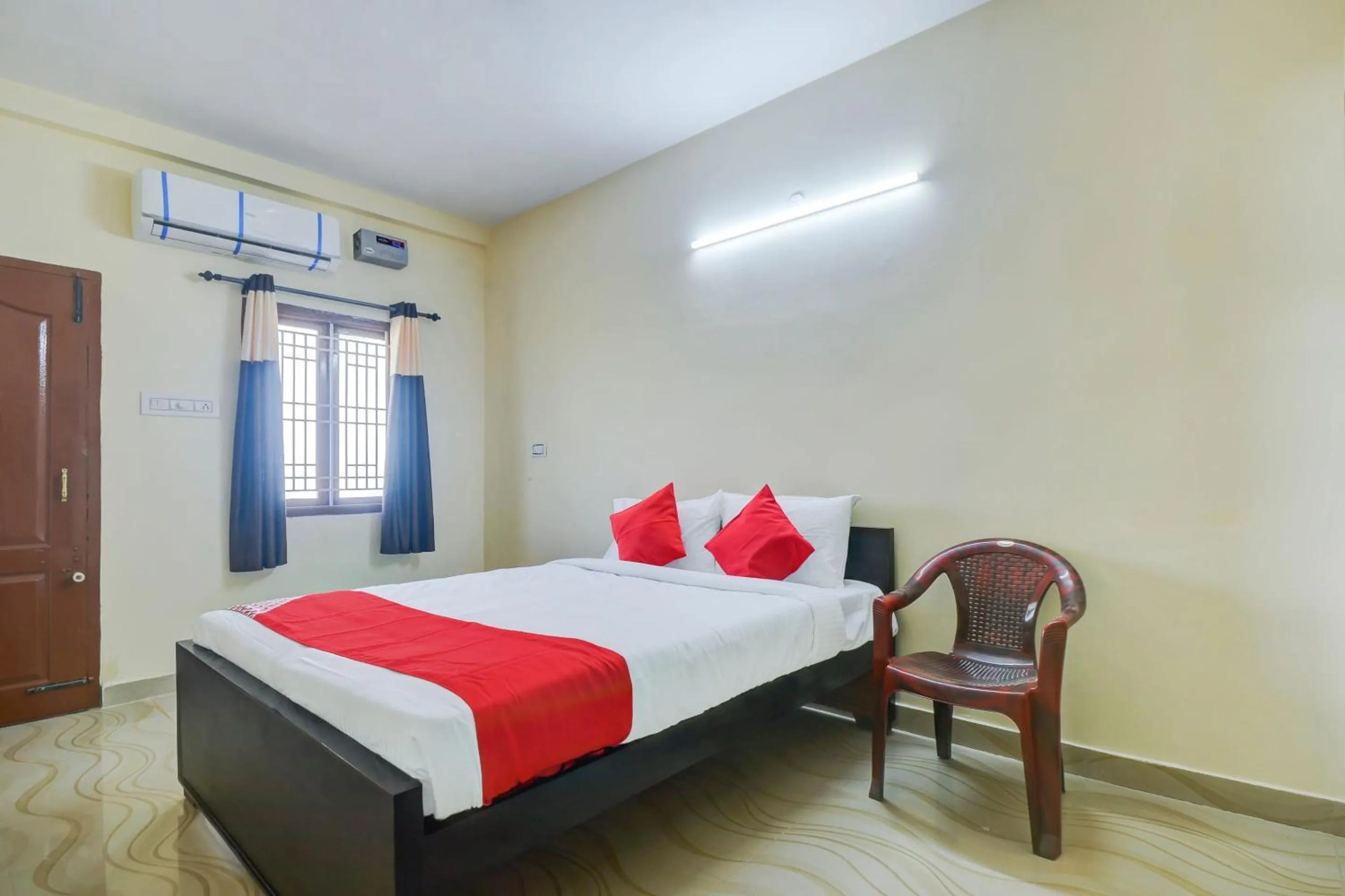 Bedroom, Bed in Super Hotel O Aruthraa Residency