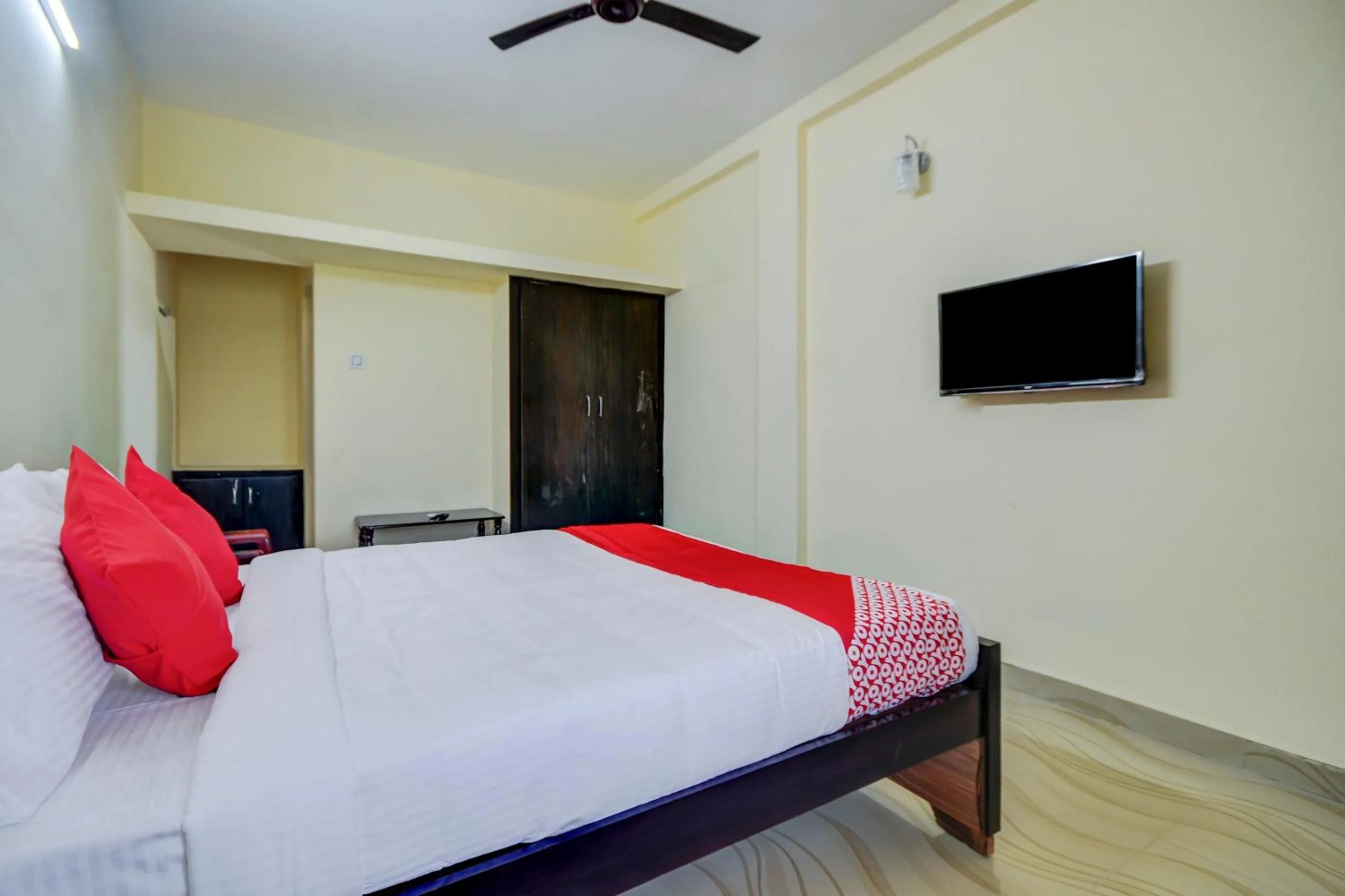 Bedroom, Bed in Super Hotel O Aruthraa Residency