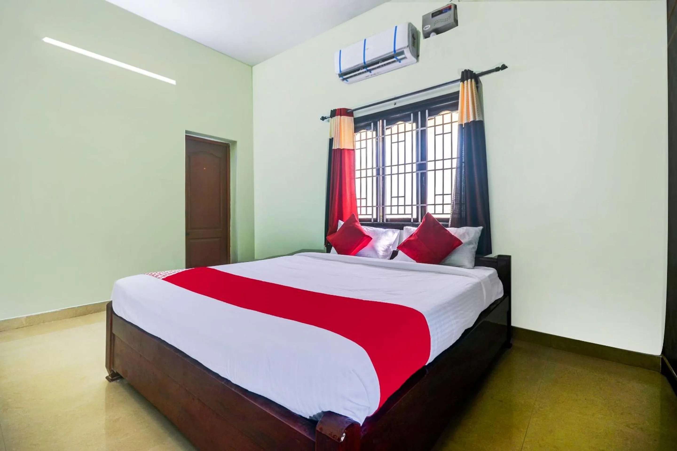 Bedroom, Bed in Super Hotel O Aruthraa Residency