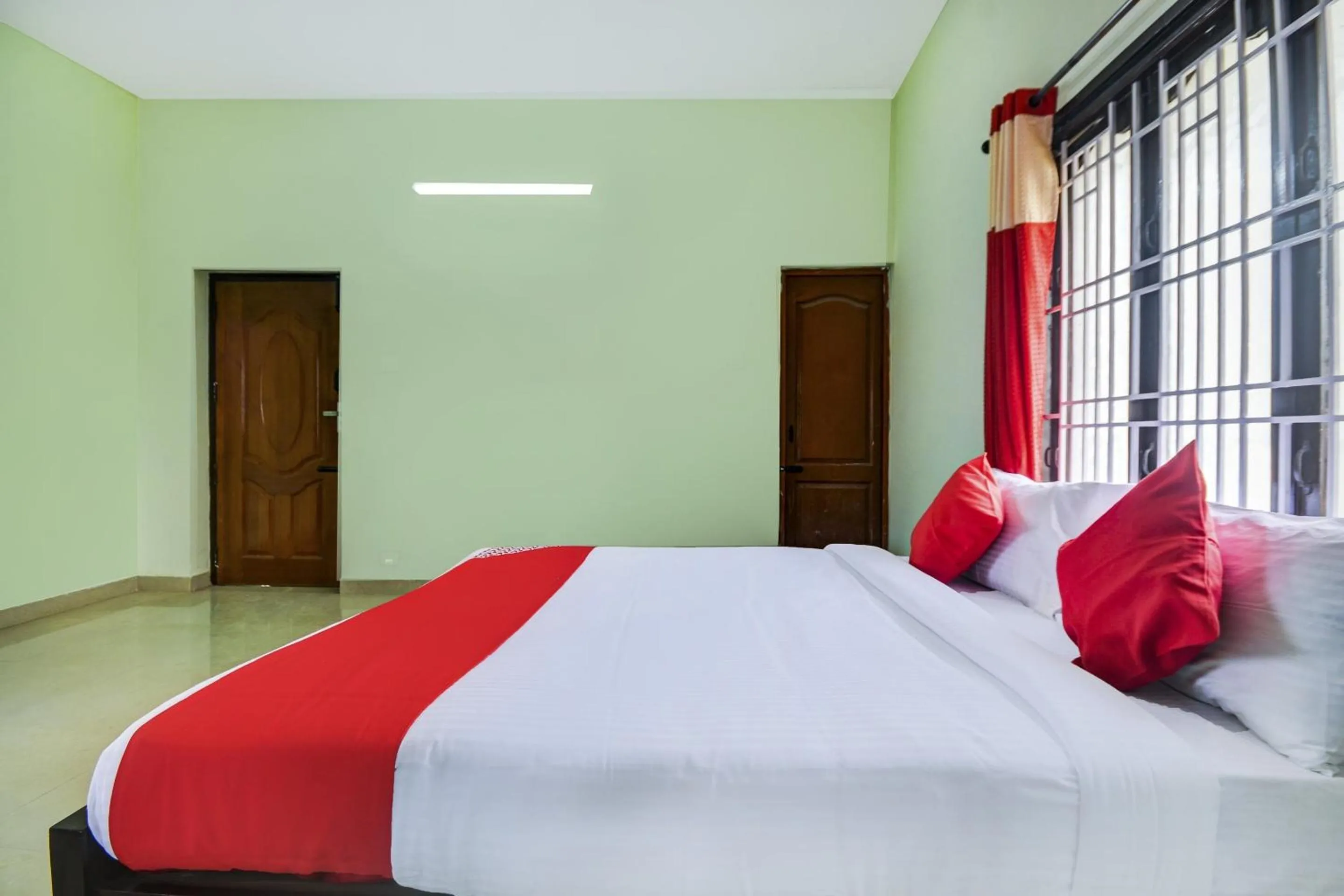 Bedroom, Bed in Super Hotel O Aruthraa Residency