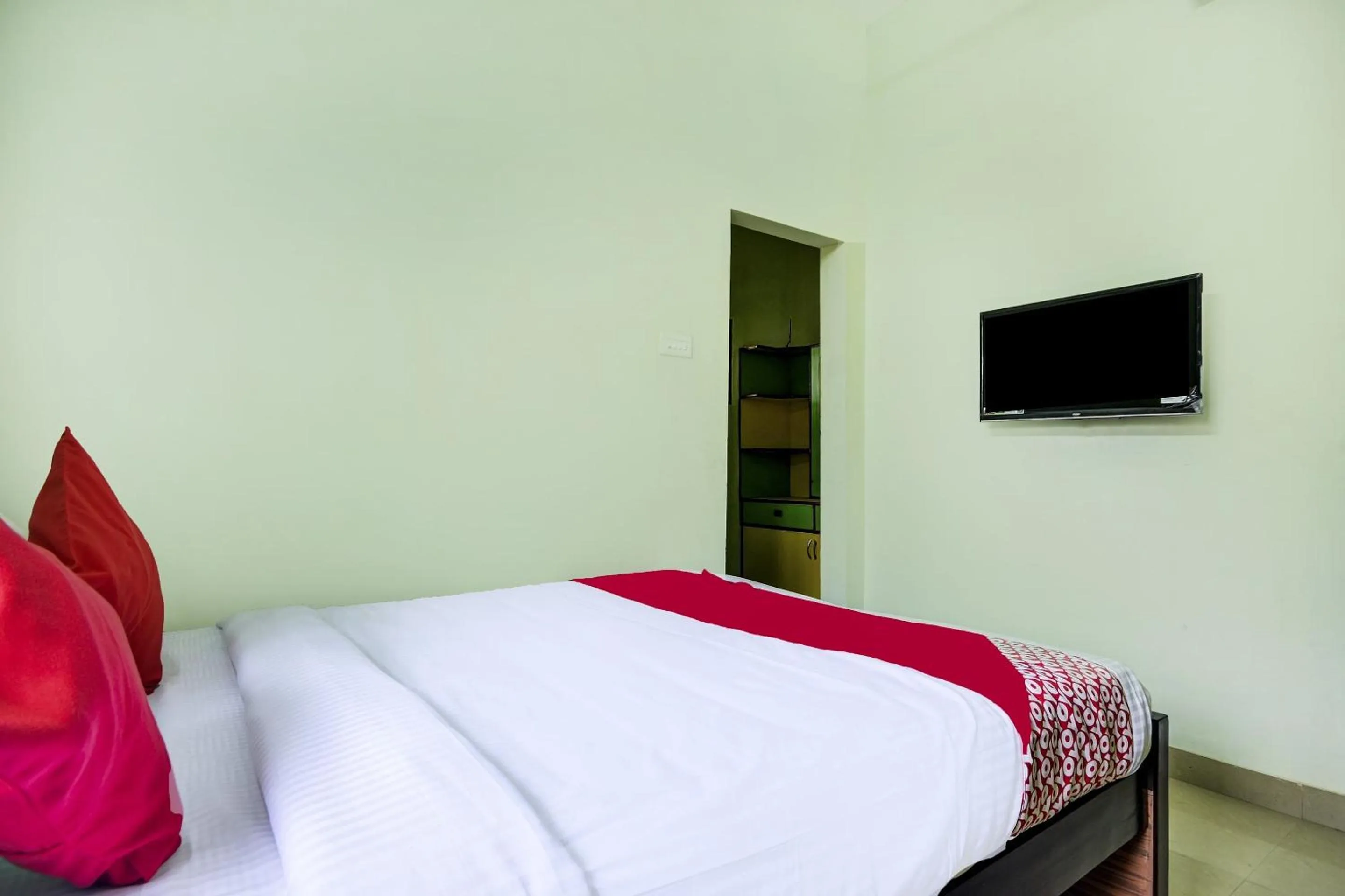 Bedroom, Bed in Super Hotel O Aruthraa Residency