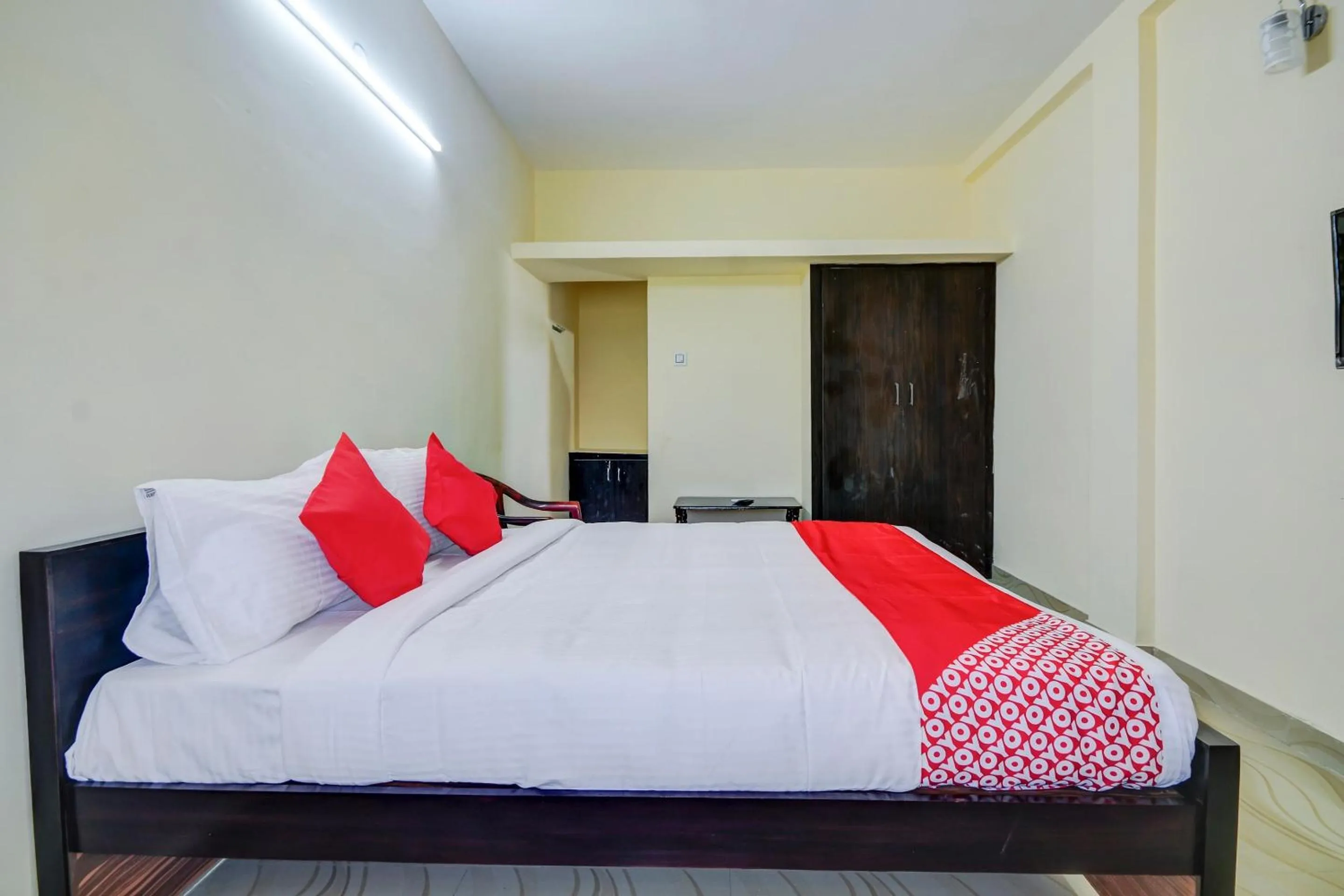 Bedroom, Bed in Super Hotel O Aruthraa Residency