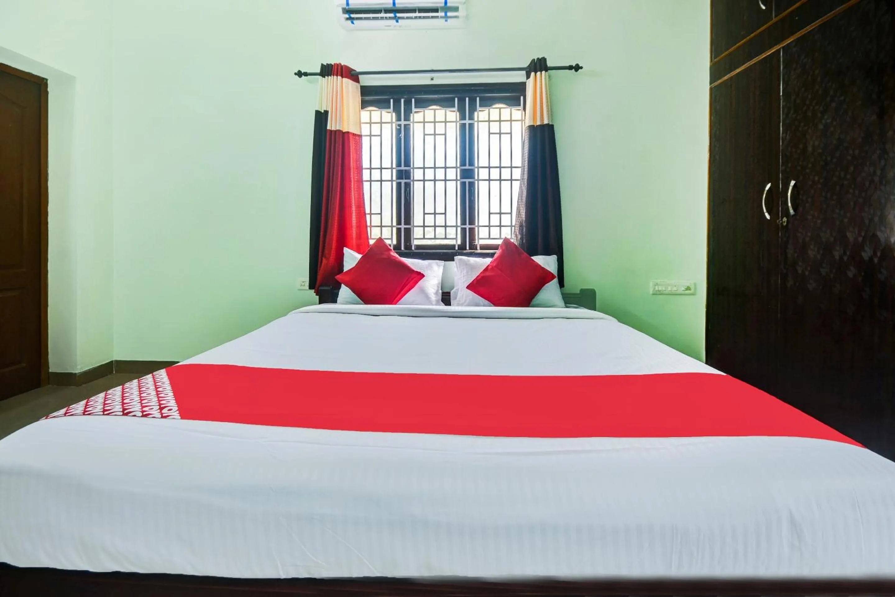 Bedroom, Bed in Super Hotel O Aruthraa Residency
