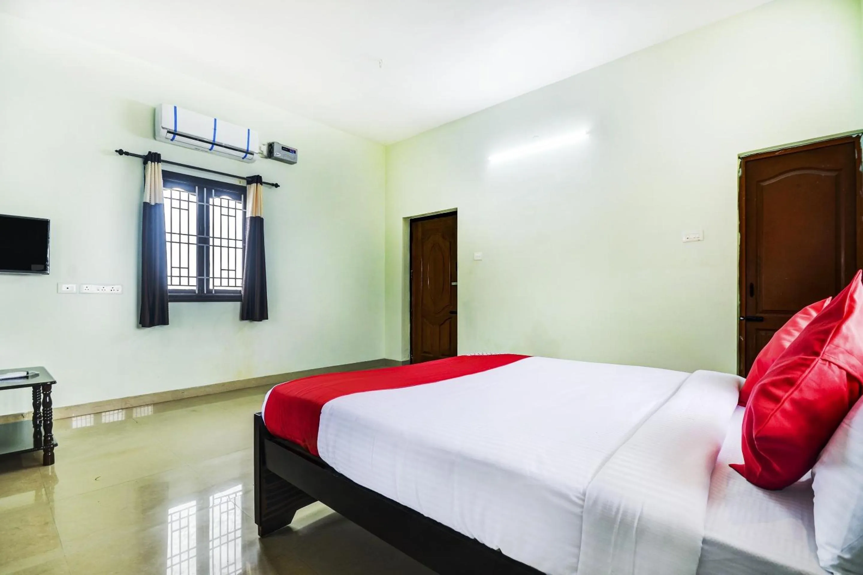 Bedroom, Bed in Super Hotel O Aruthraa Residency