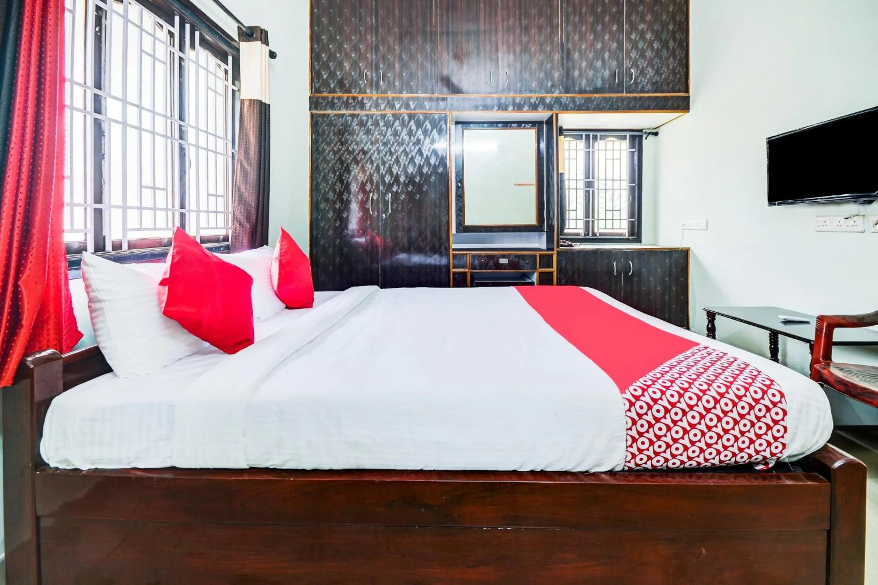 Bedroom, Bed in Super Hotel O Aruthraa Residency