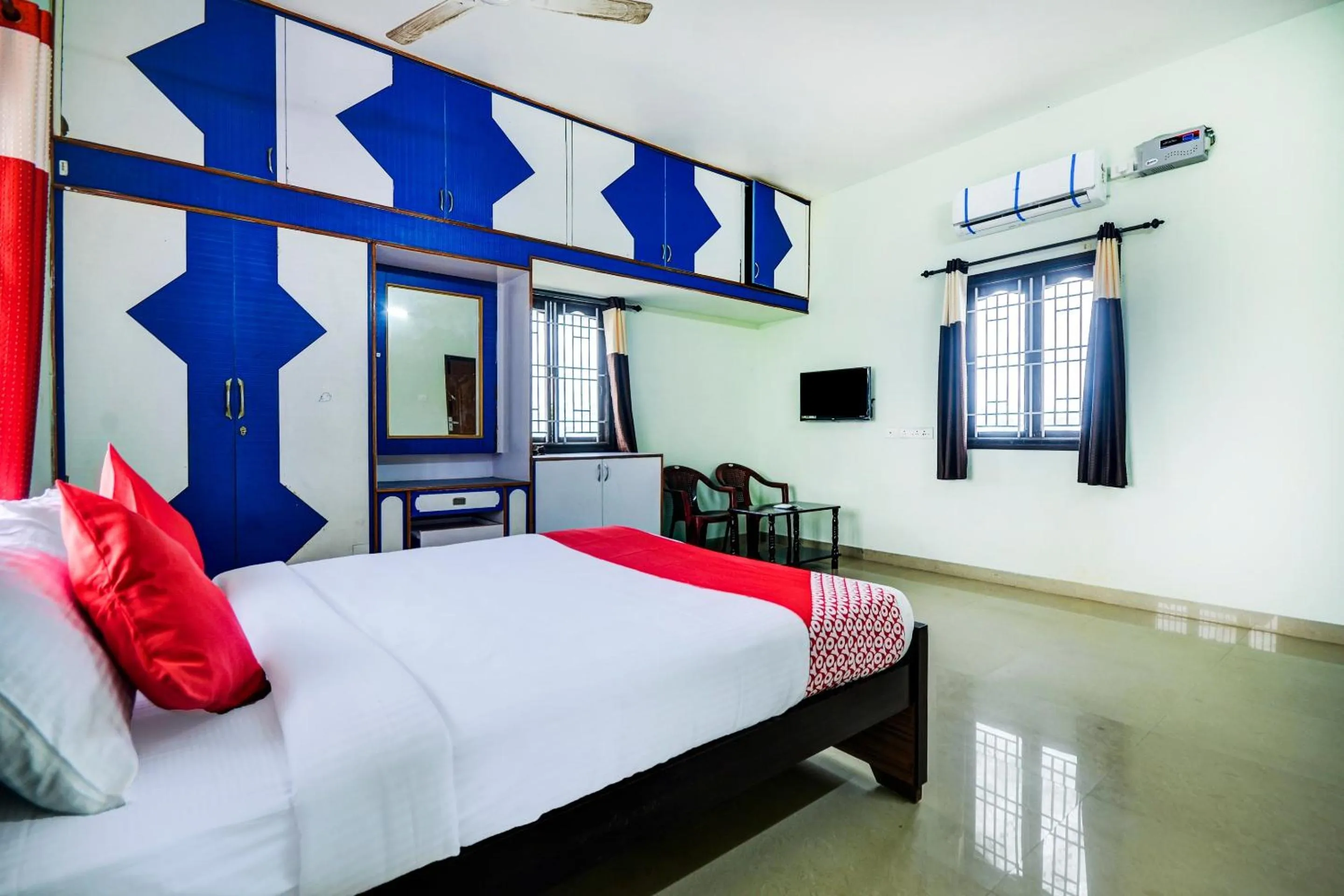 Bedroom, Bed in Super Hotel O Aruthraa Residency